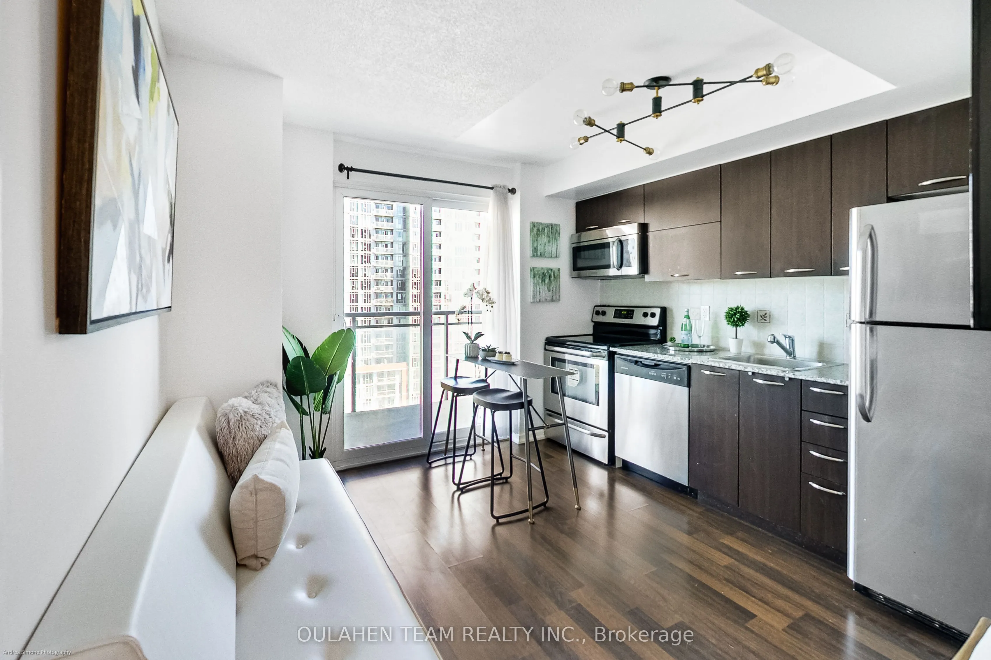 38 Joe Shuster Way #1220
