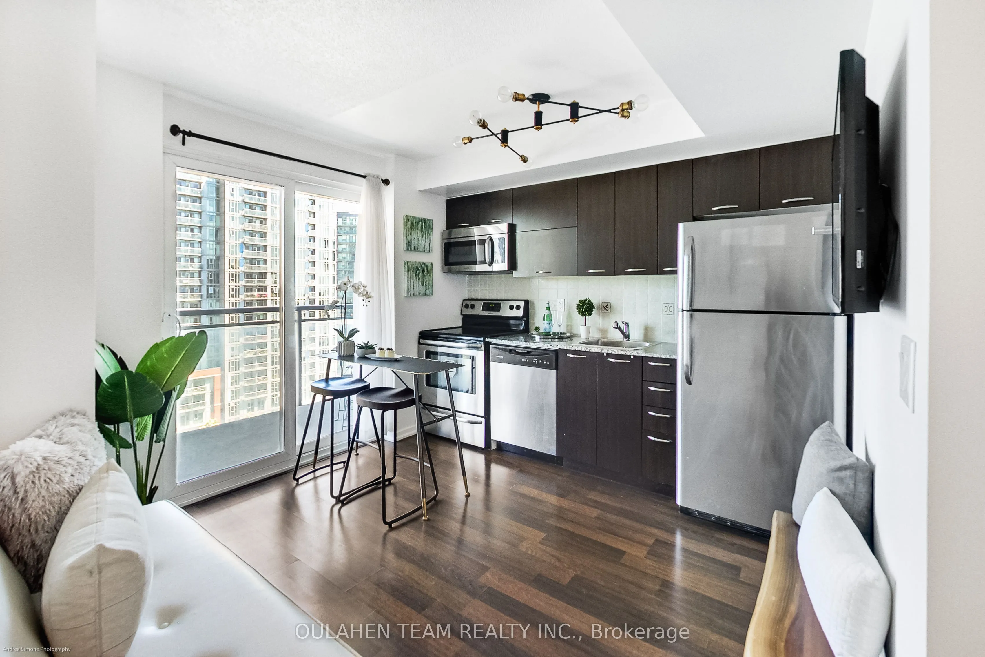 38 Joe Shuster Way #1220