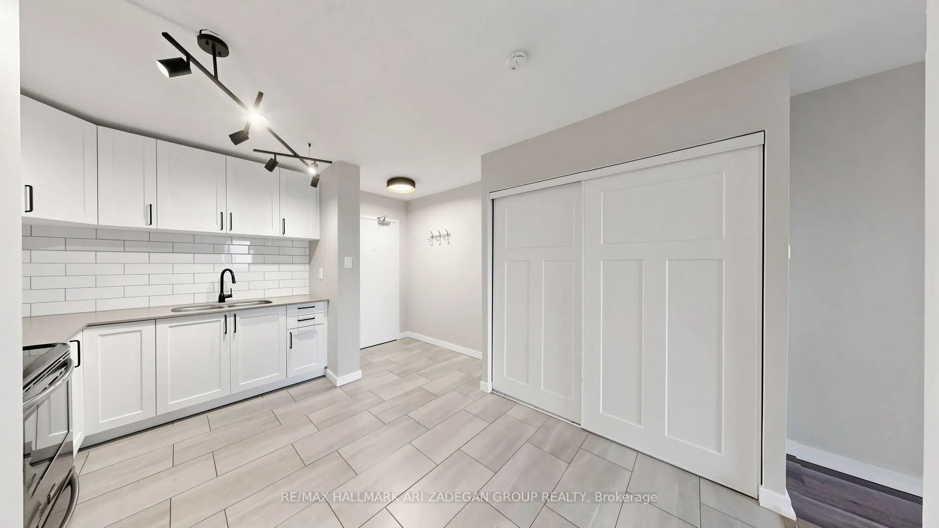 975 Warwick Court #1406