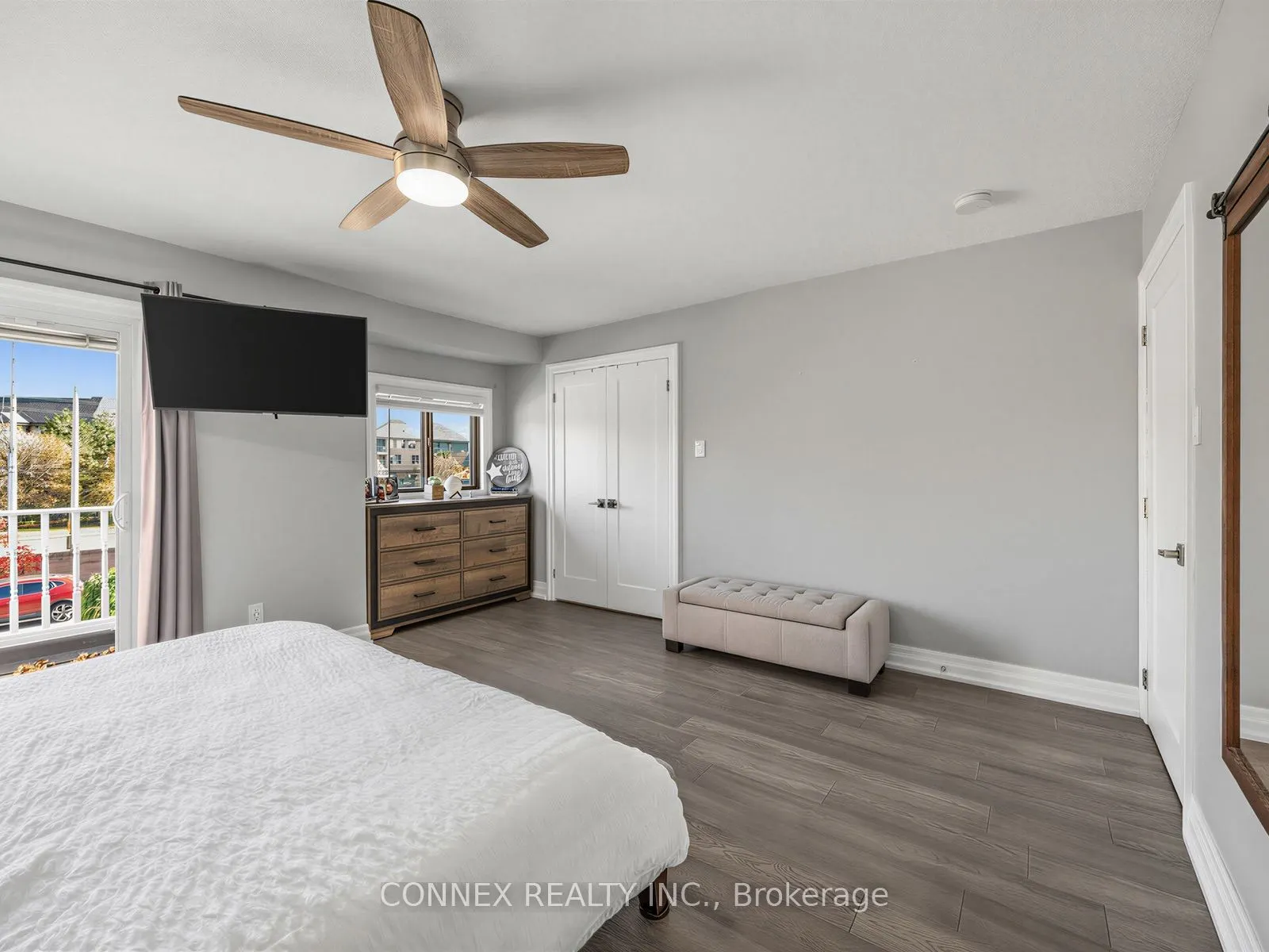 5998 Chidham Crescent