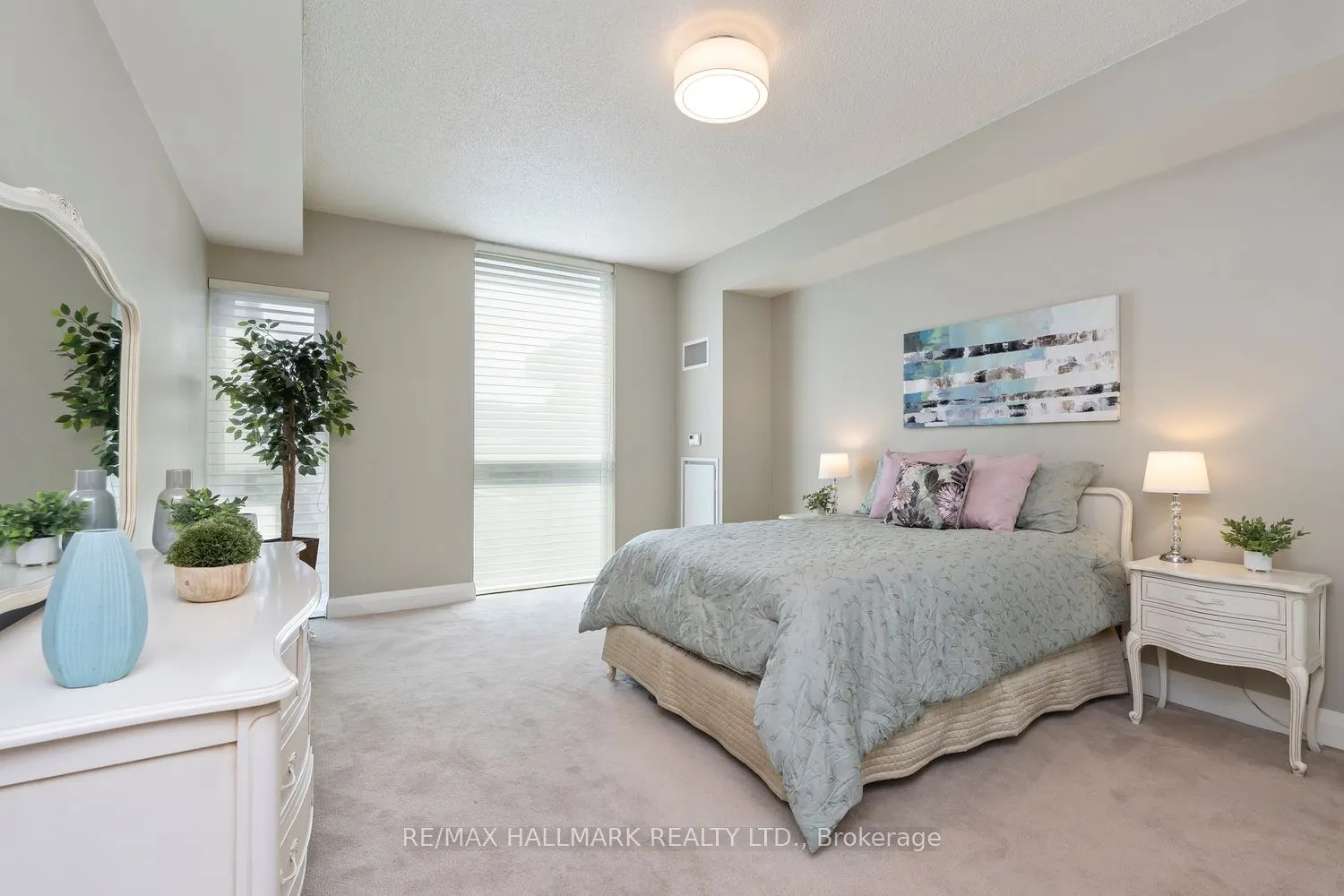 1 Hurontario Street #601