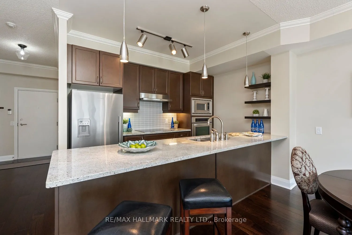 1 Hurontario Street #601
