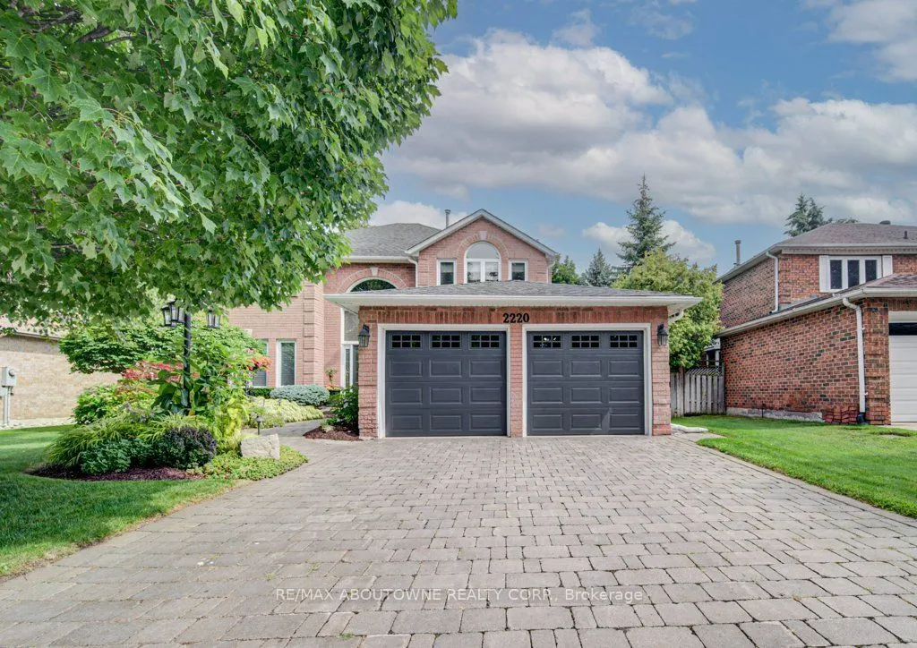 2220 Dunvegan Avenue