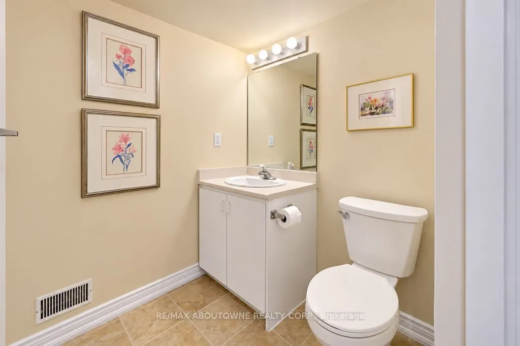 2220 Dunvegan Avenue