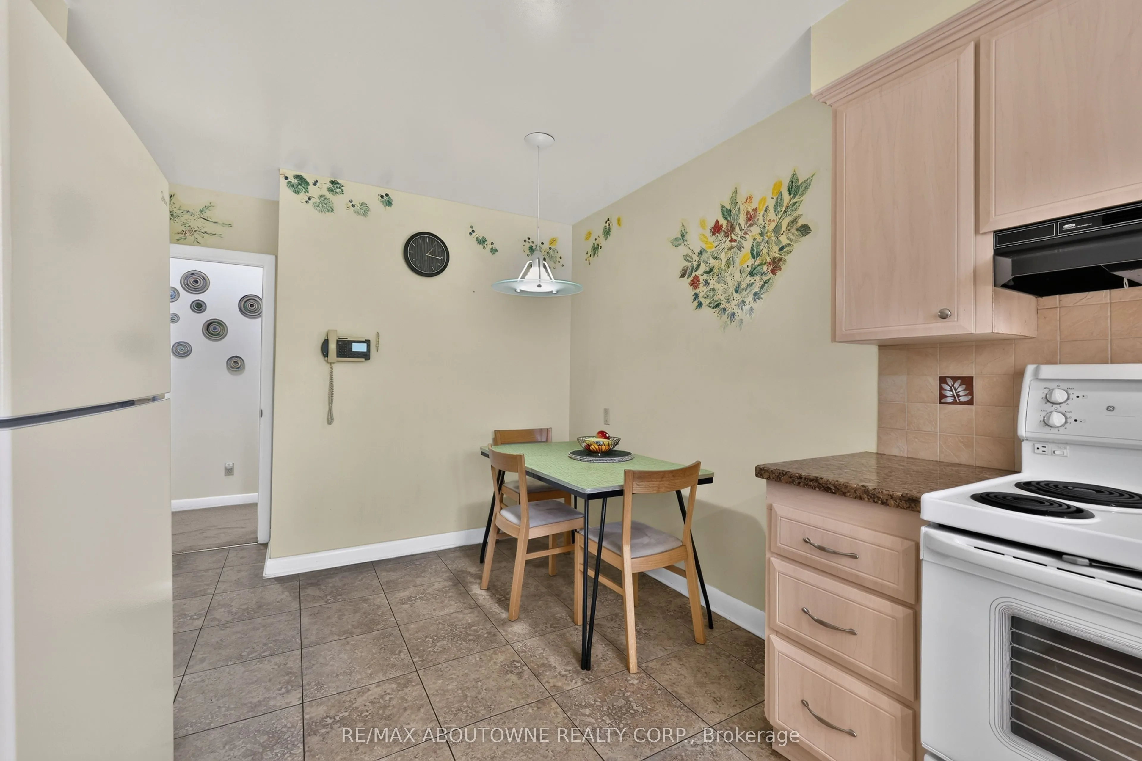 2086 Glenforest Crescent
