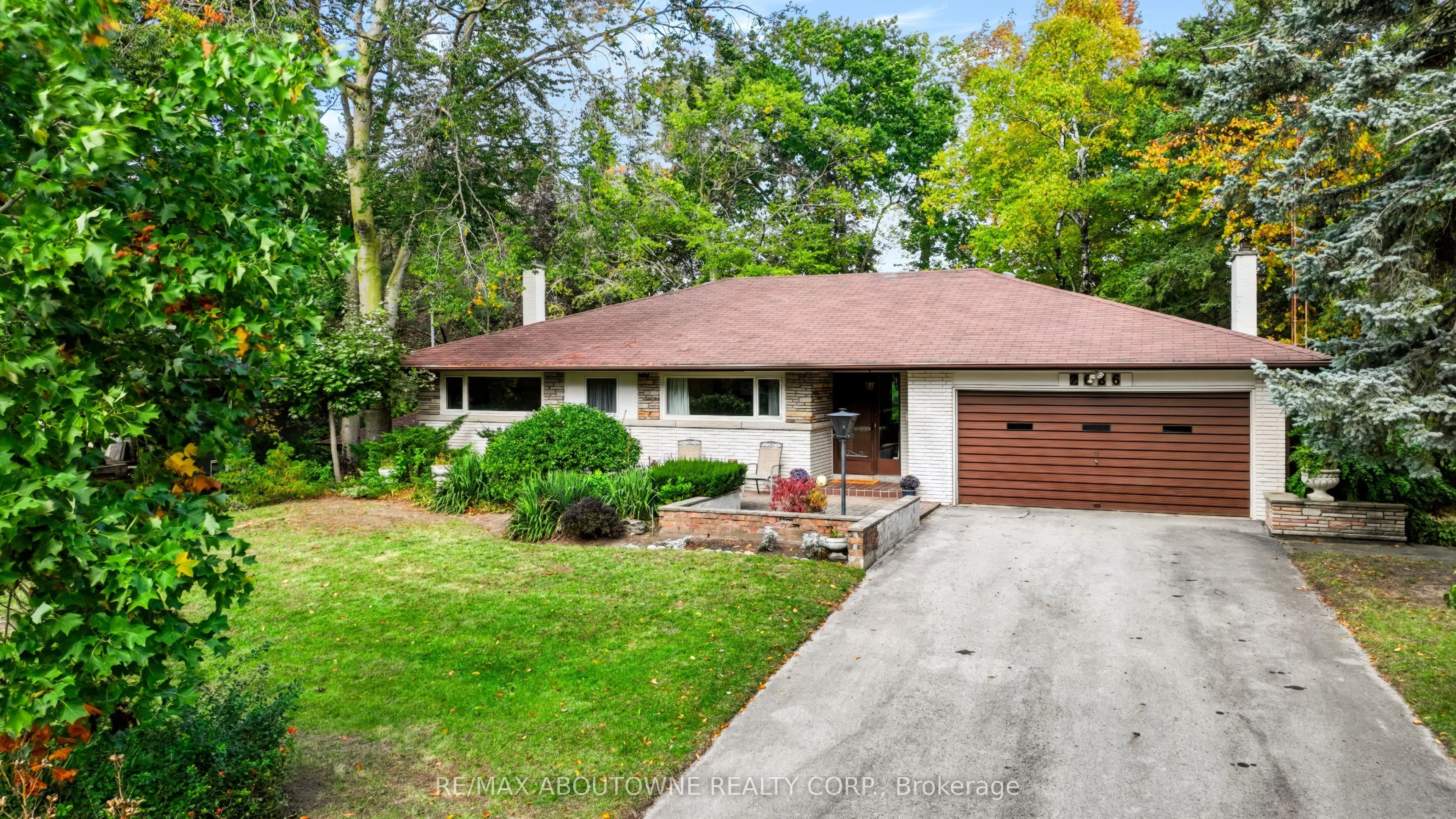 2086 Glenforest Crescent