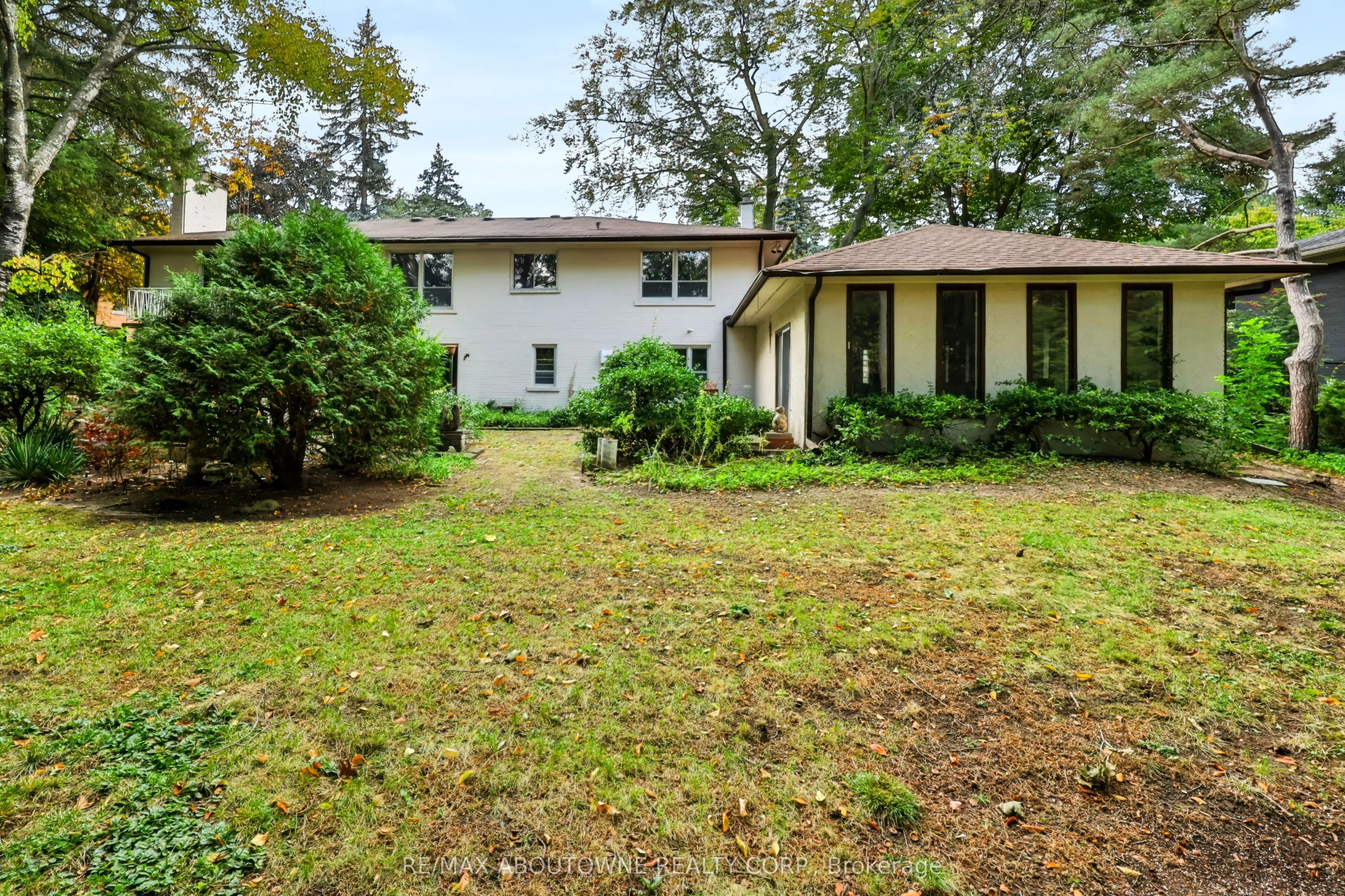 2086 Glenforest Crescent