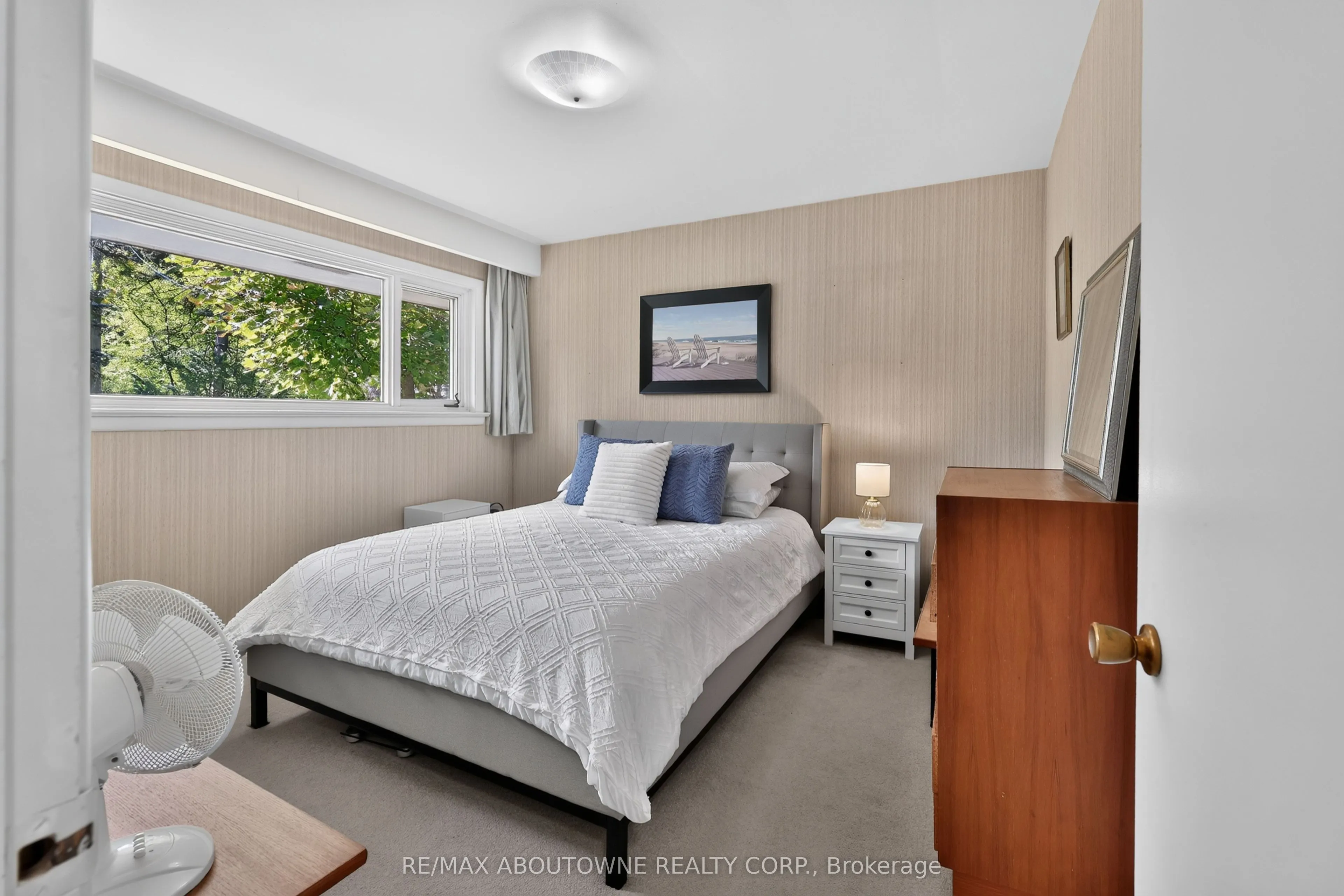 2086 Glenforest Crescent