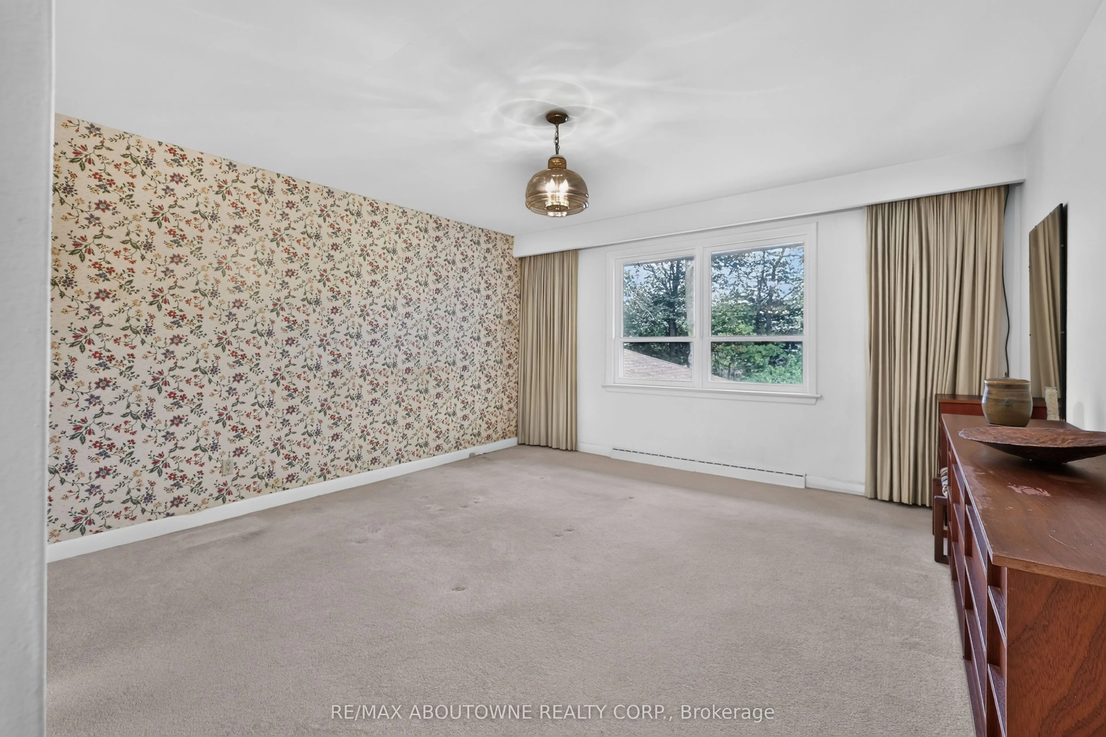 2086 Glenforest Crescent