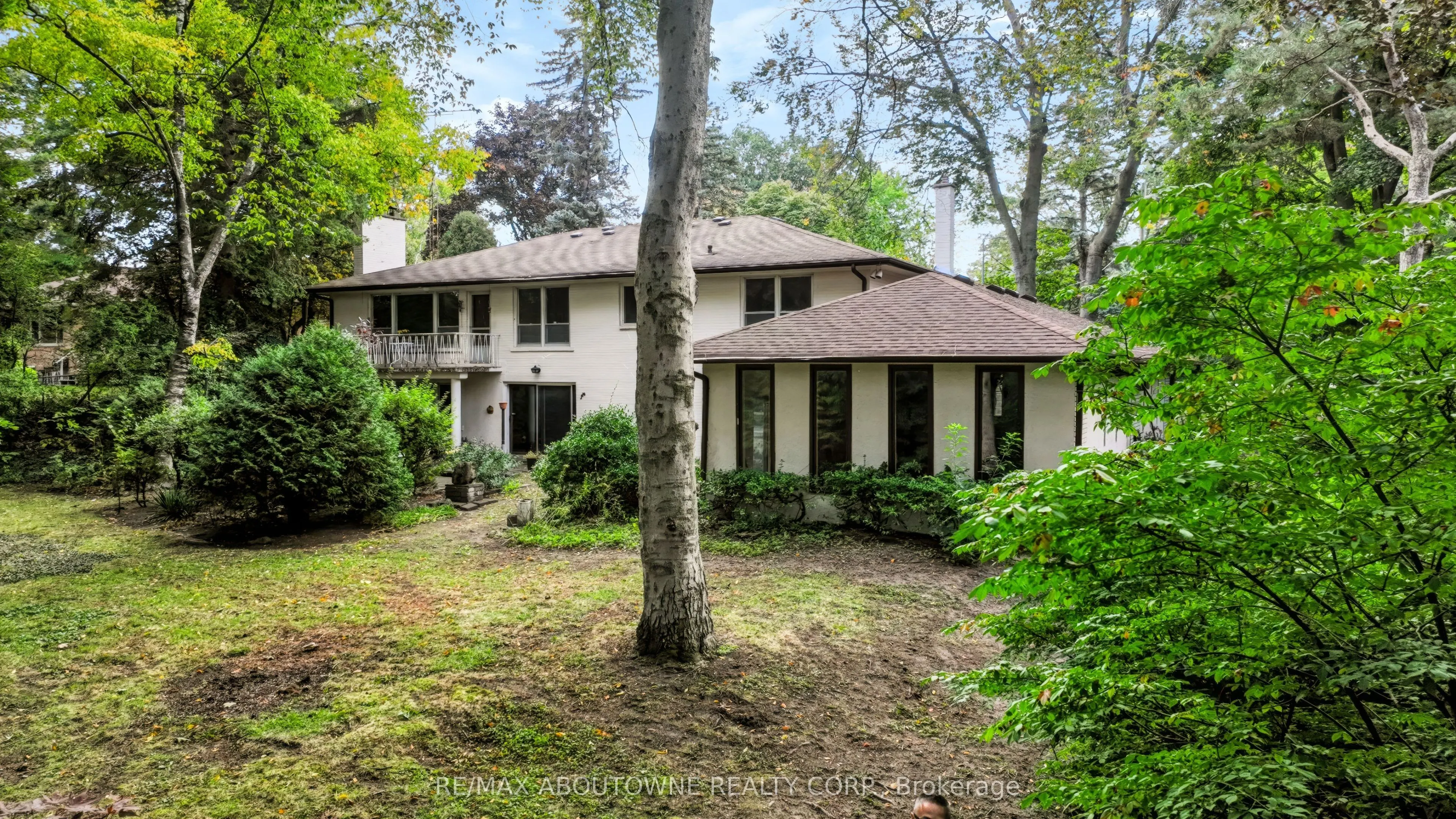 2086 Glenforest Crescent