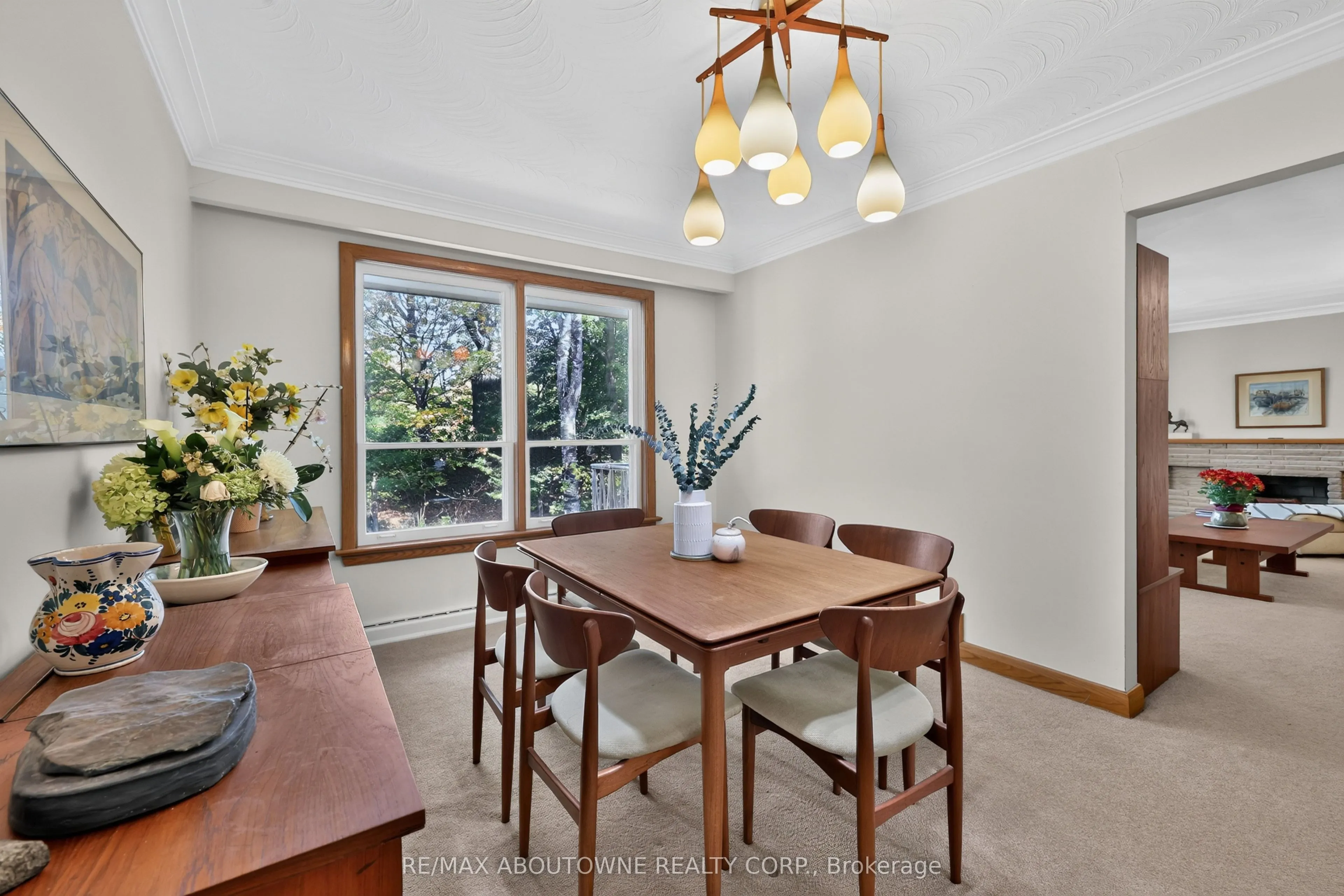 2086 Glenforest Crescent