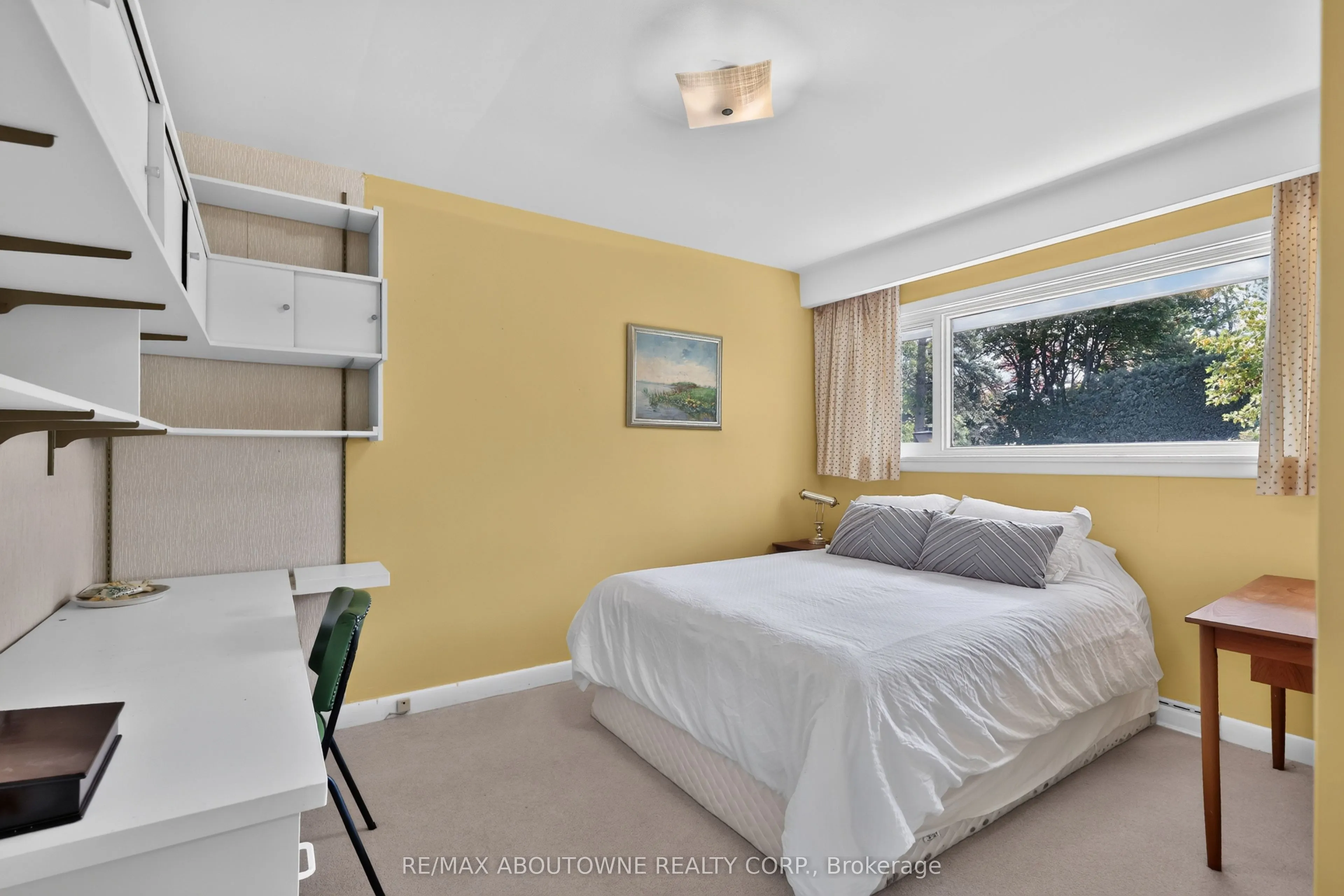 2086 Glenforest Crescent