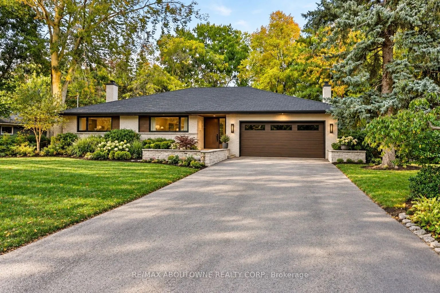 2086 Glenforest Crescent