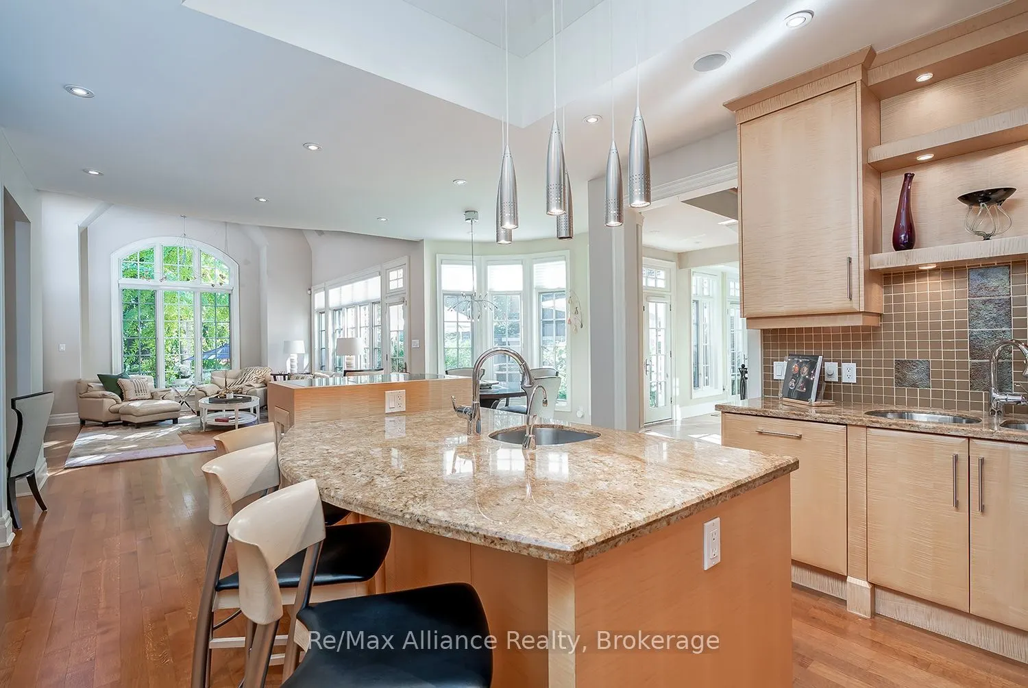 1426 Lakeshore Road E
