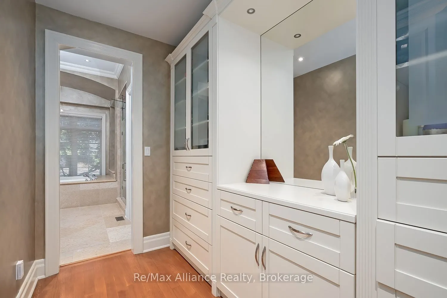 1426 Lakeshore Road E