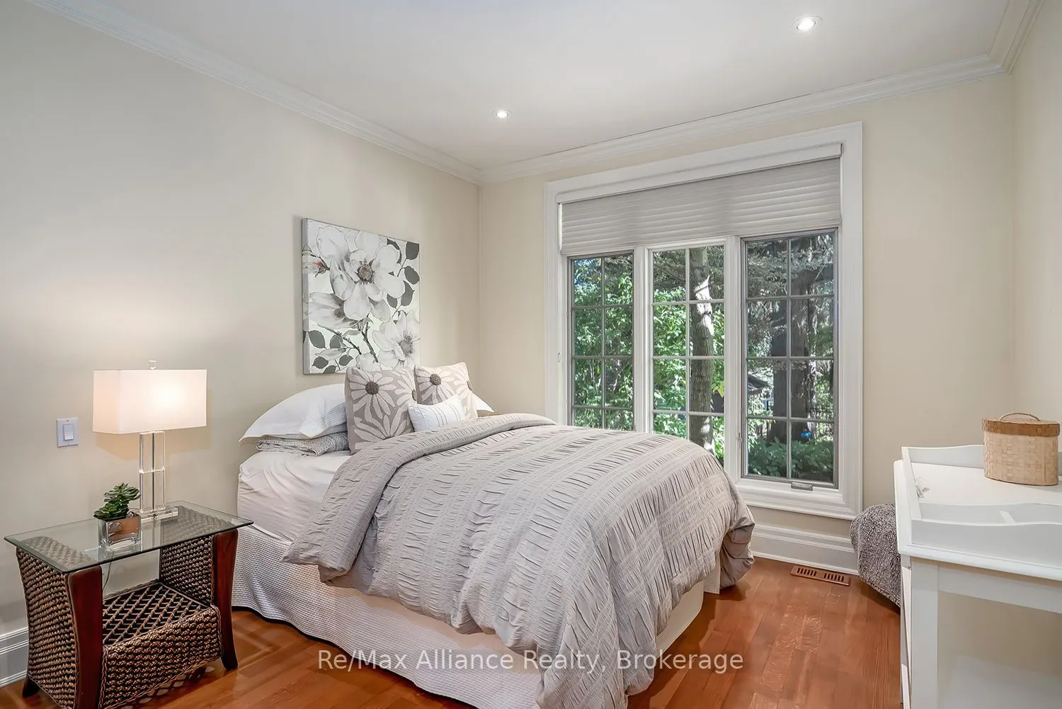 1426 Lakeshore Road E