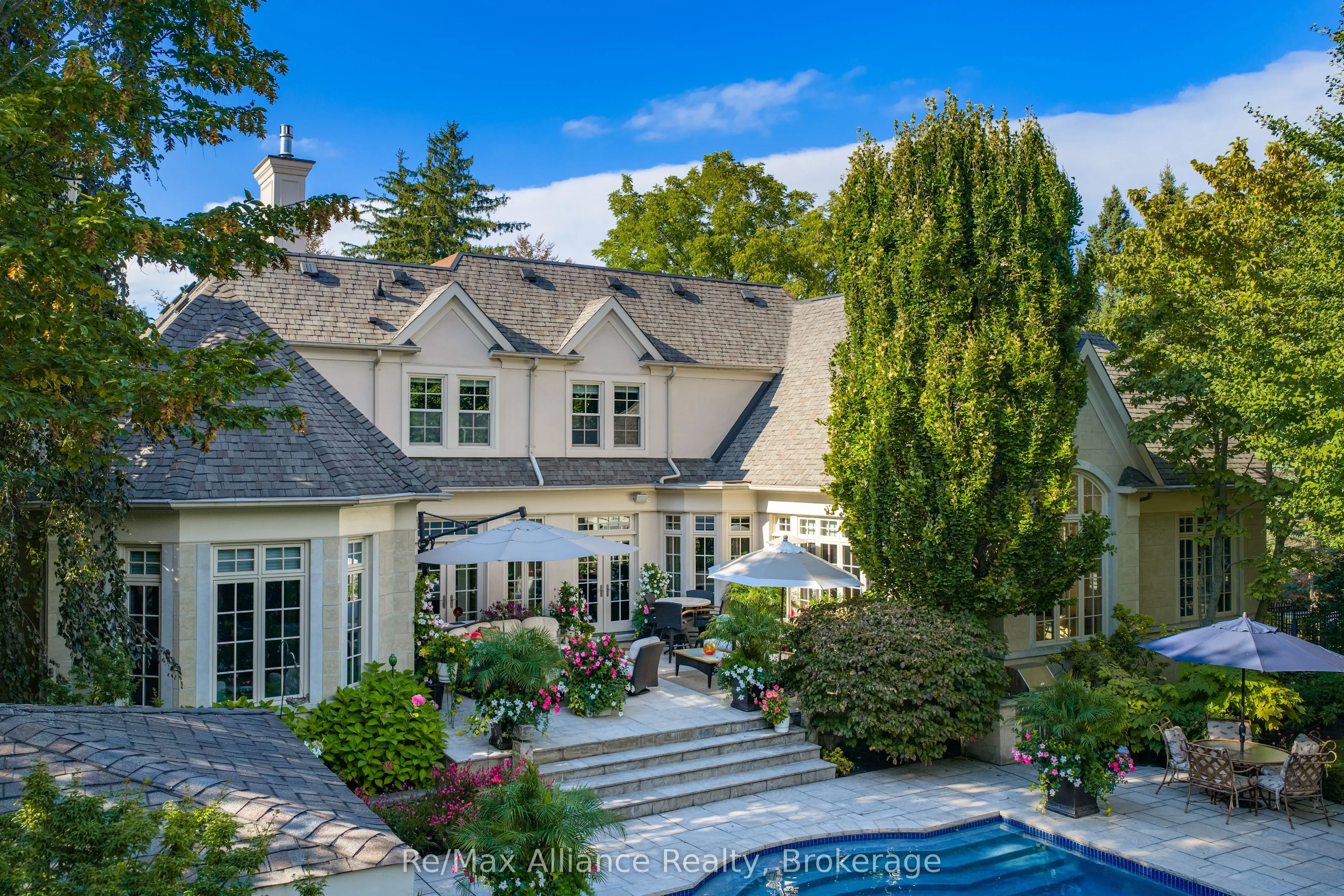 1426 Lakeshore Road E