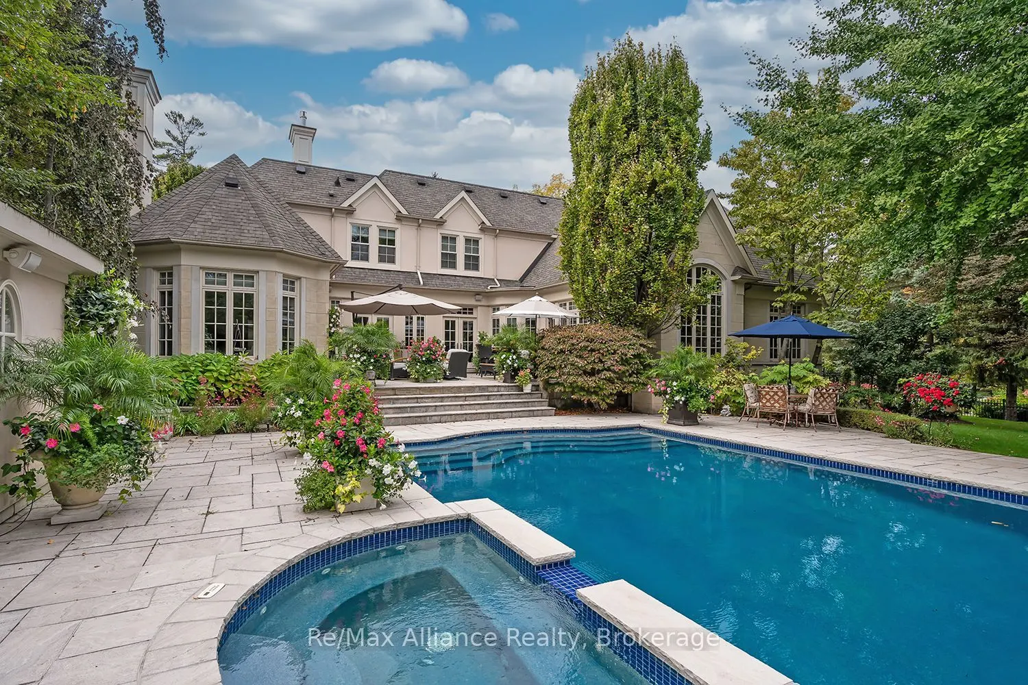 1426 Lakeshore Road E
