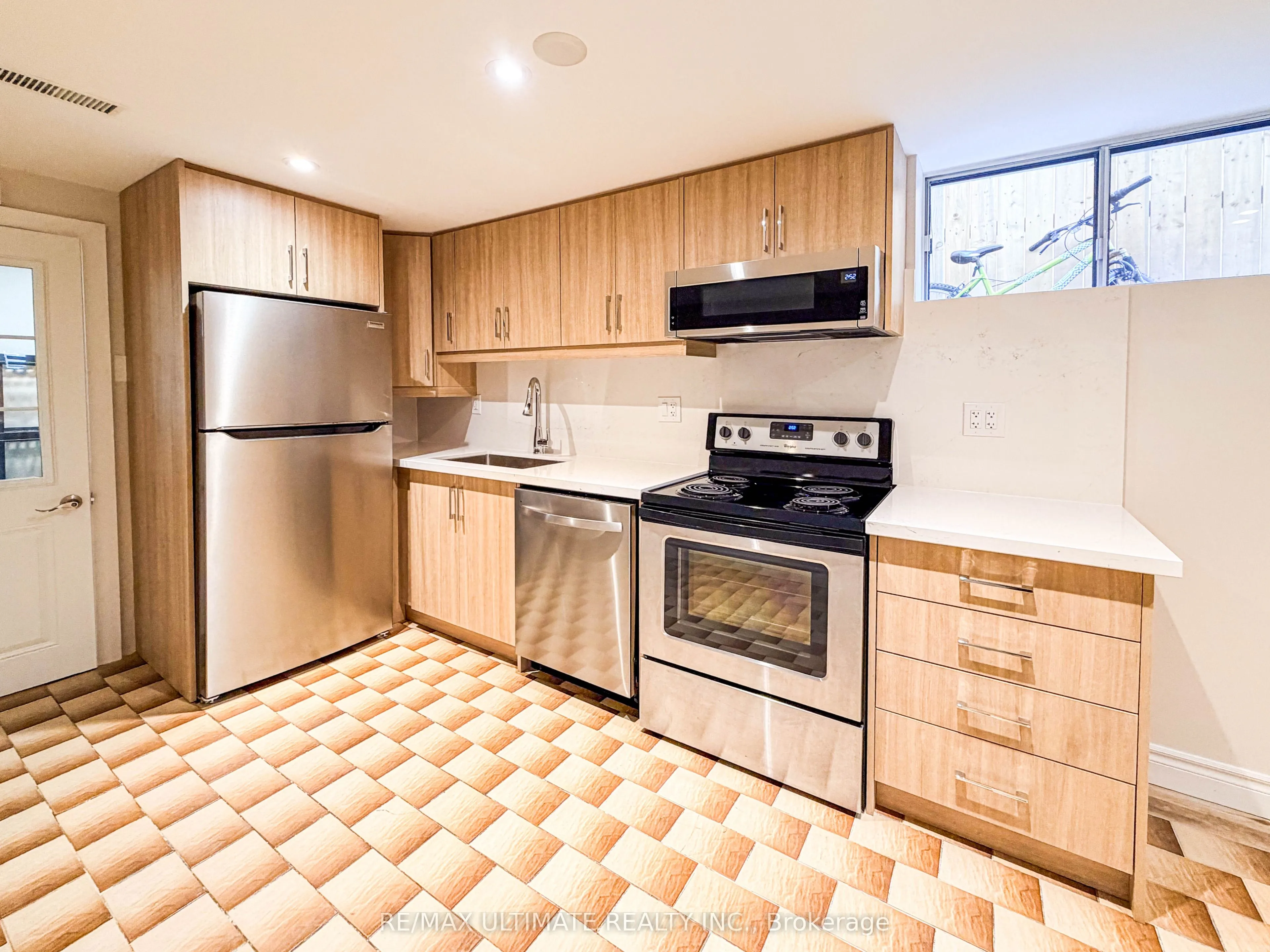 1077 Glencairn Avenue #Lower