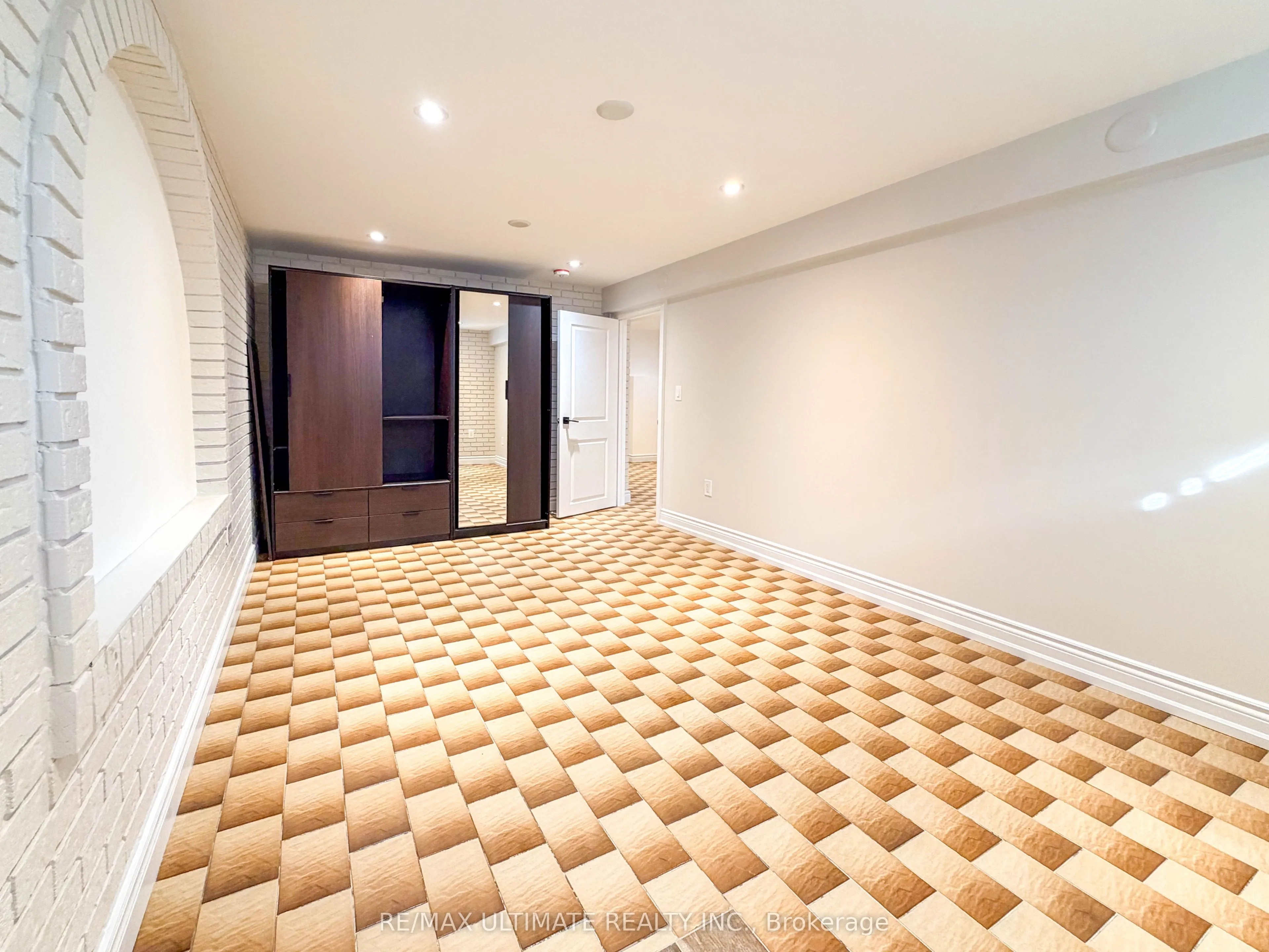1077 Glencairn Avenue #Lower