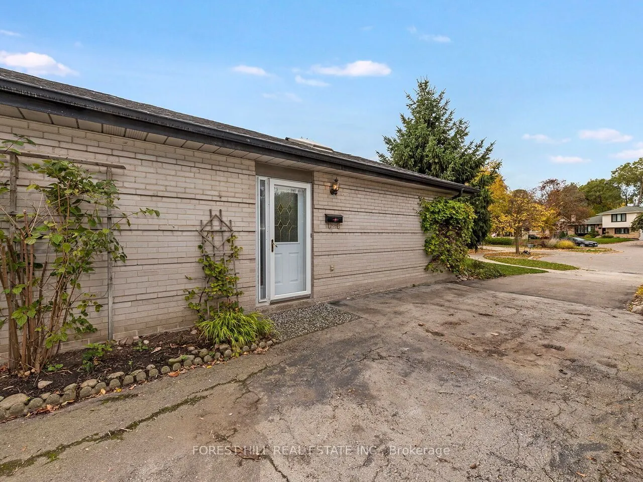 1421 Ludbrook Court
