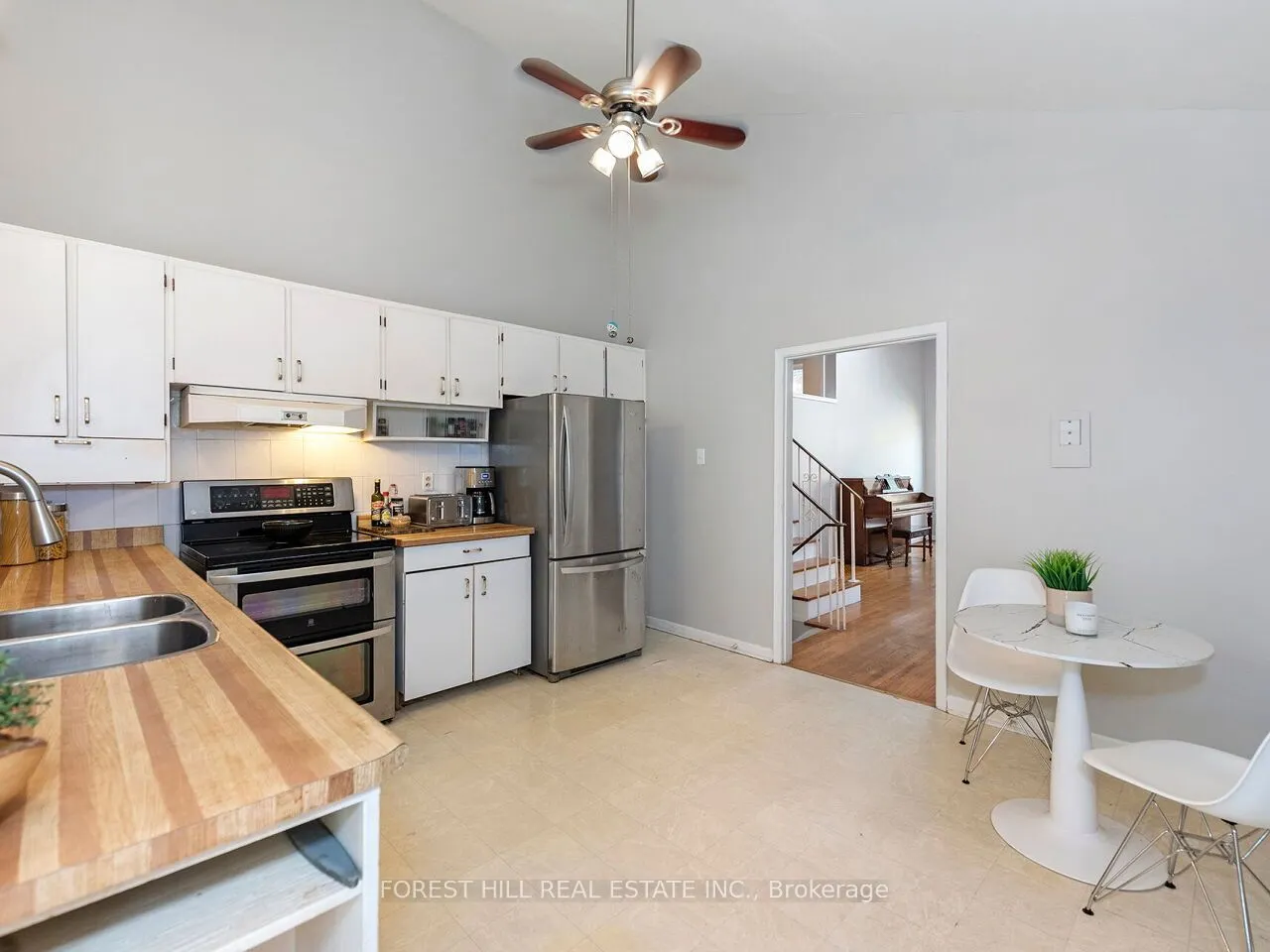 1421 Ludbrook Court