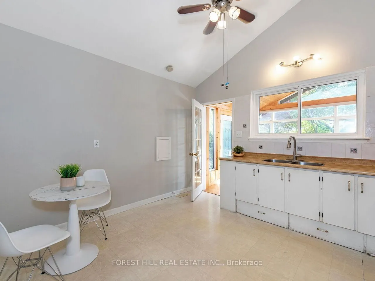 1421 Ludbrook Court