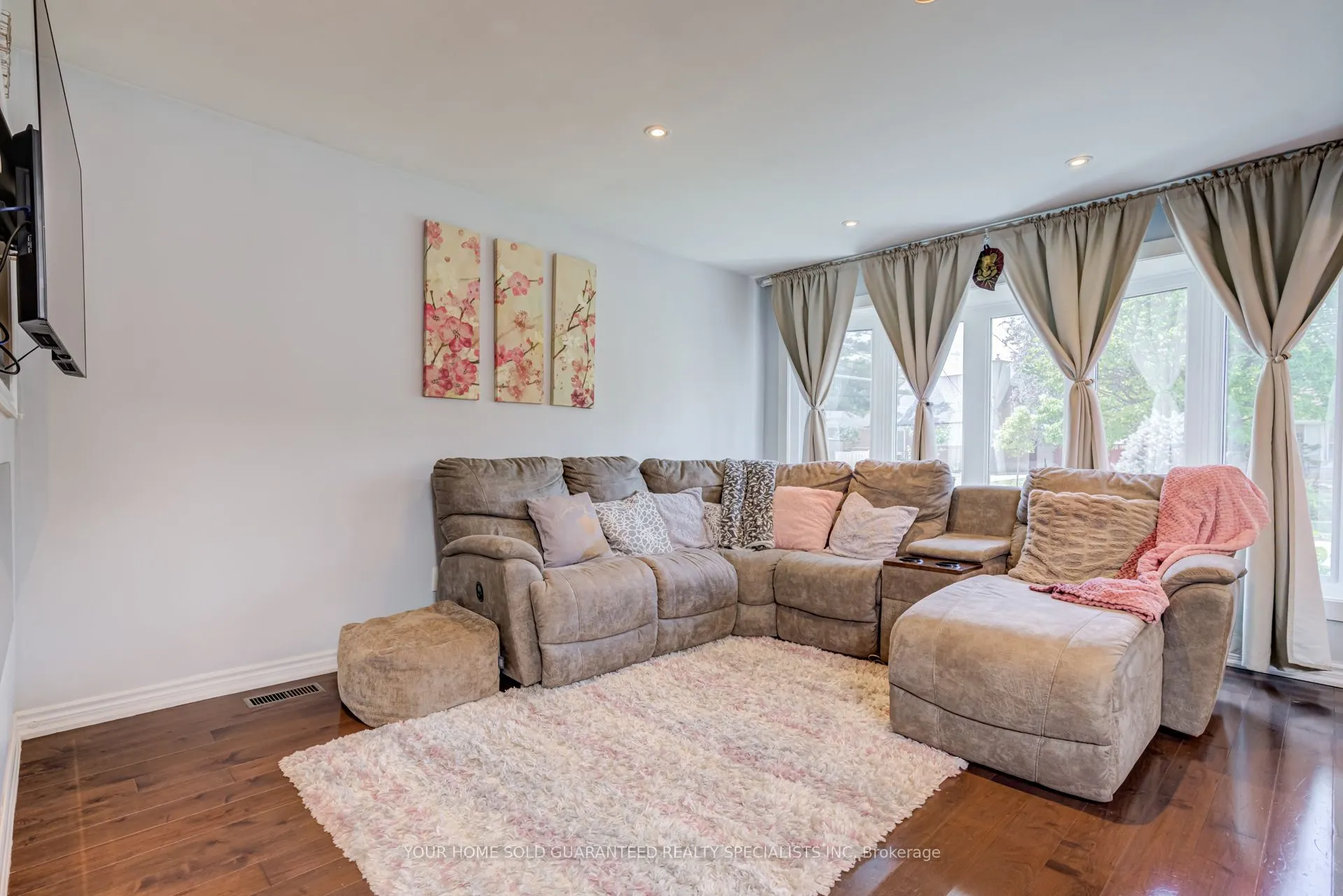 5 Hallow Crescent