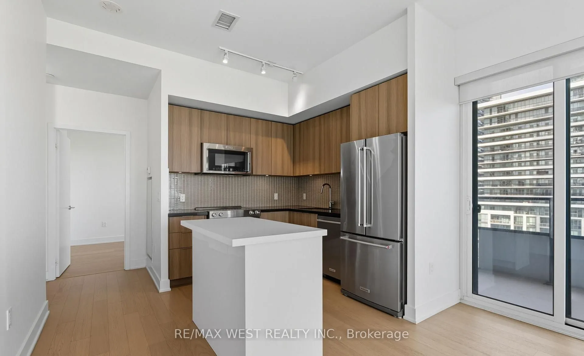20 Shore Breeze Drive #702