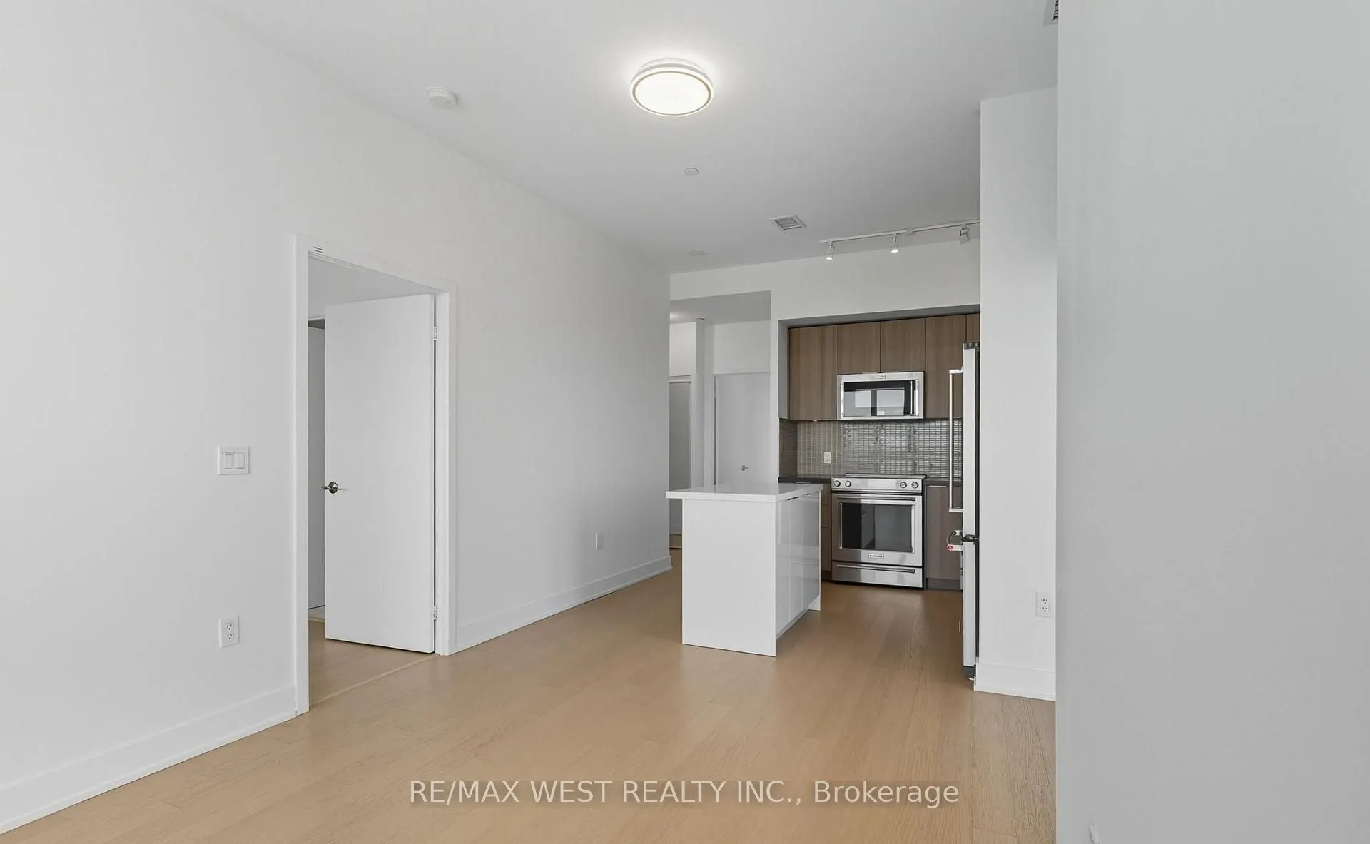 20 Shore Breeze Drive #702