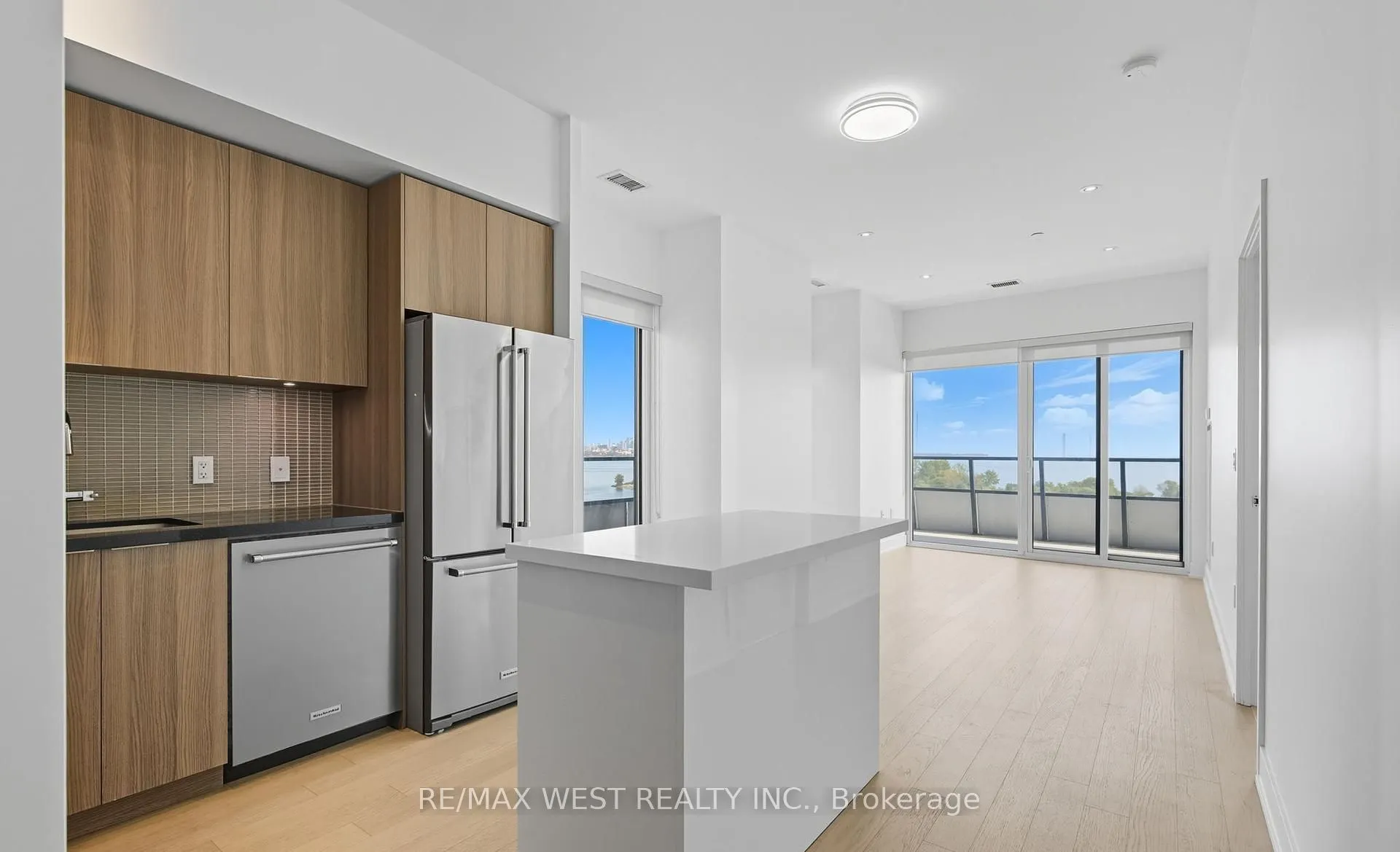 20 Shore Breeze Drive #702