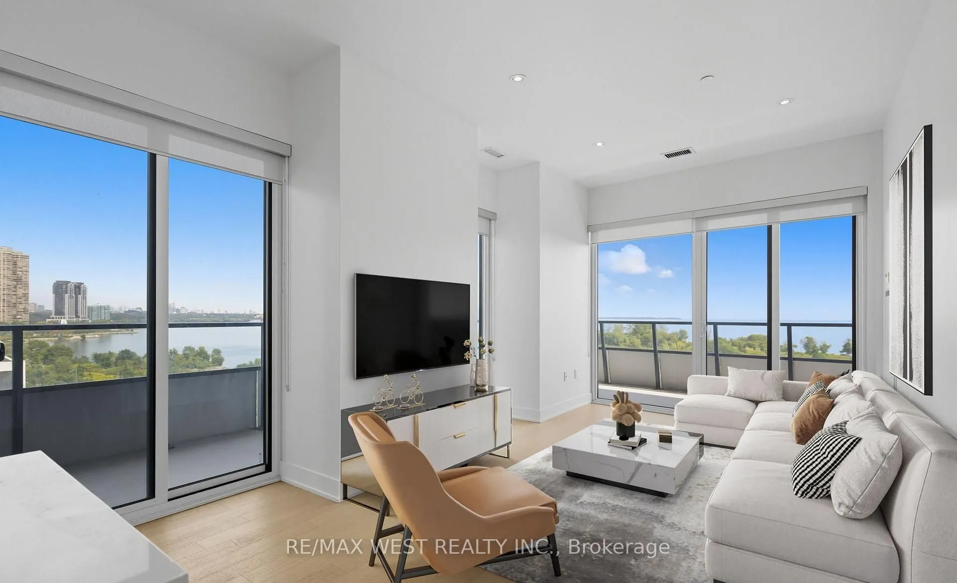 20 Shore Breeze Drive #702