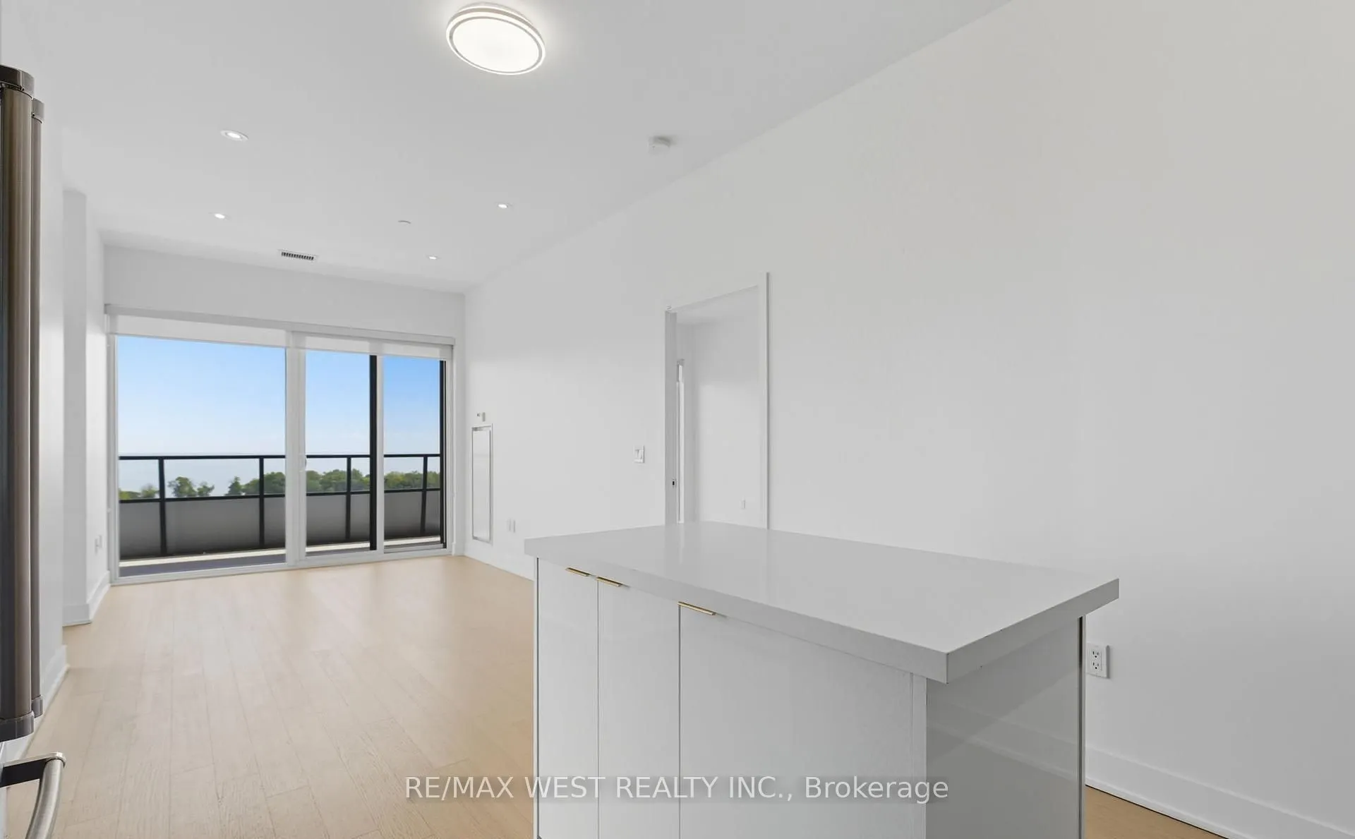 20 Shore Breeze Drive #702