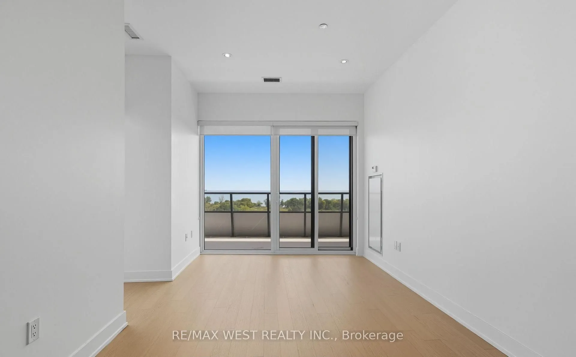20 Shore Breeze Drive #702