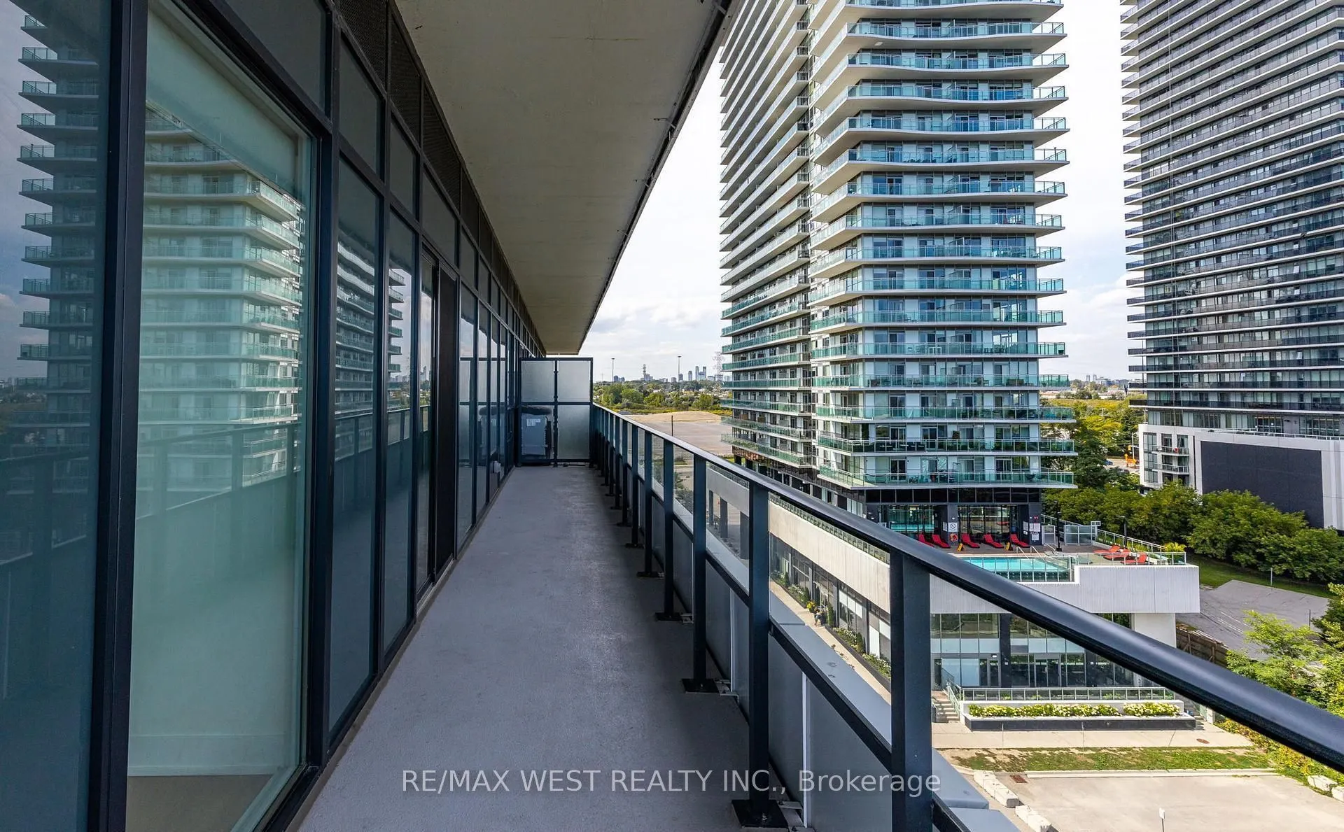 20 Shore Breeze Drive #702