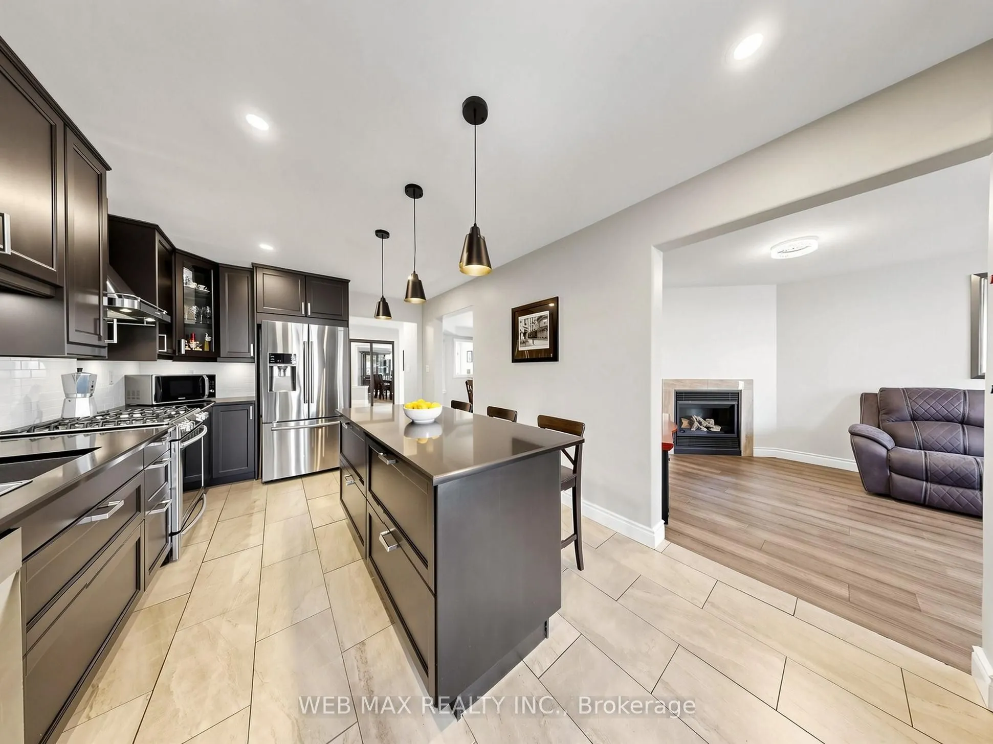 13 Loontail Street N
