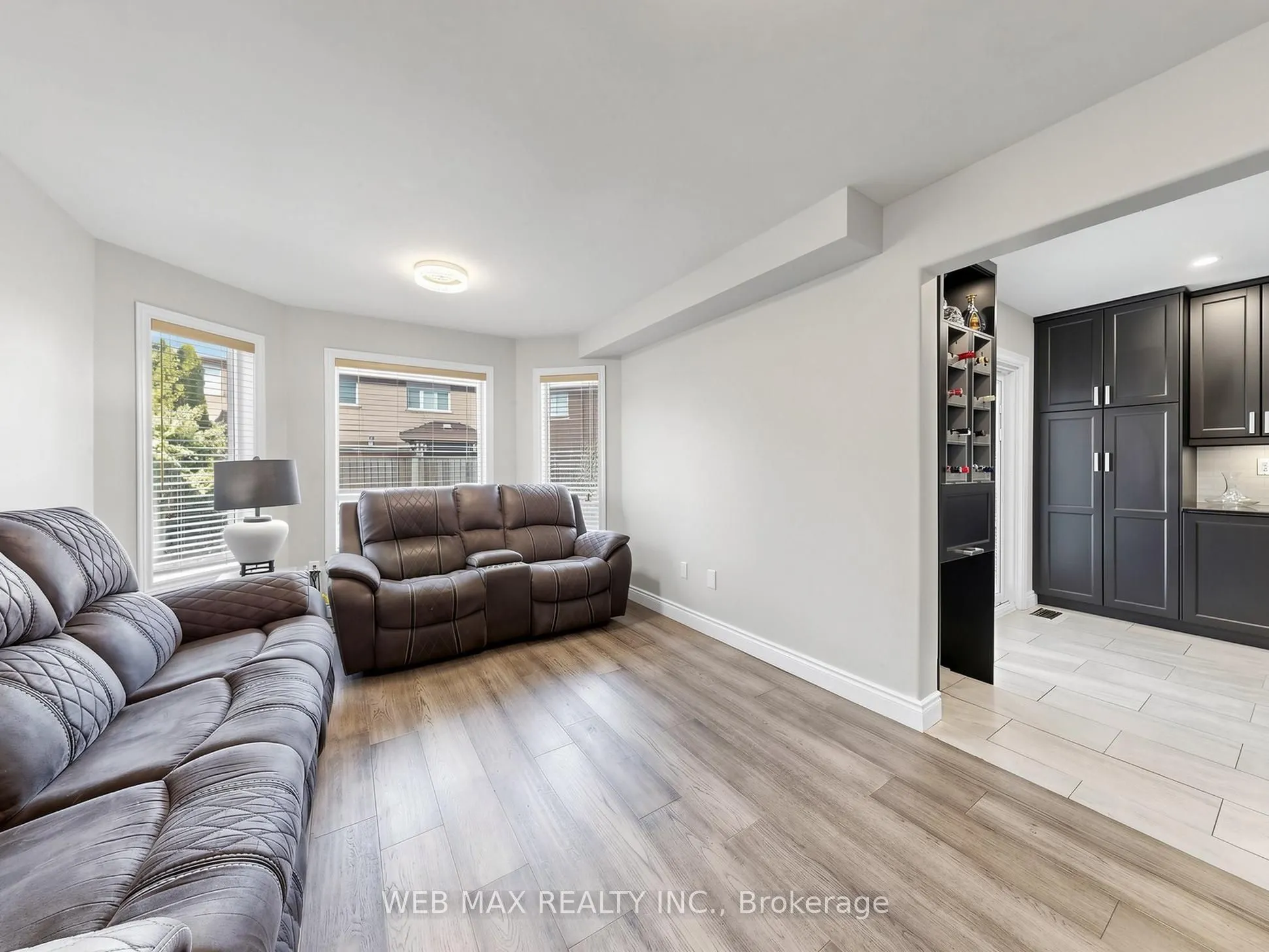 13 Loontail Street N