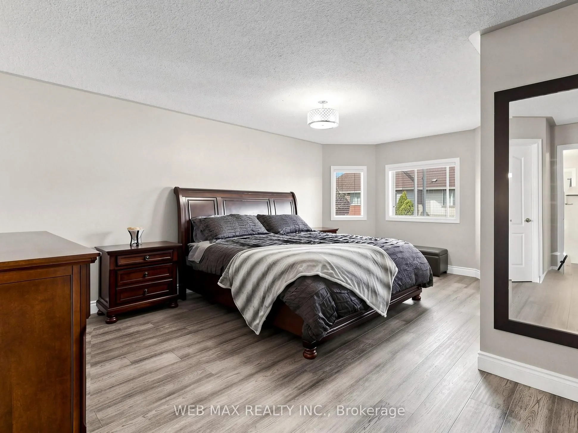 13 Loontail Street N