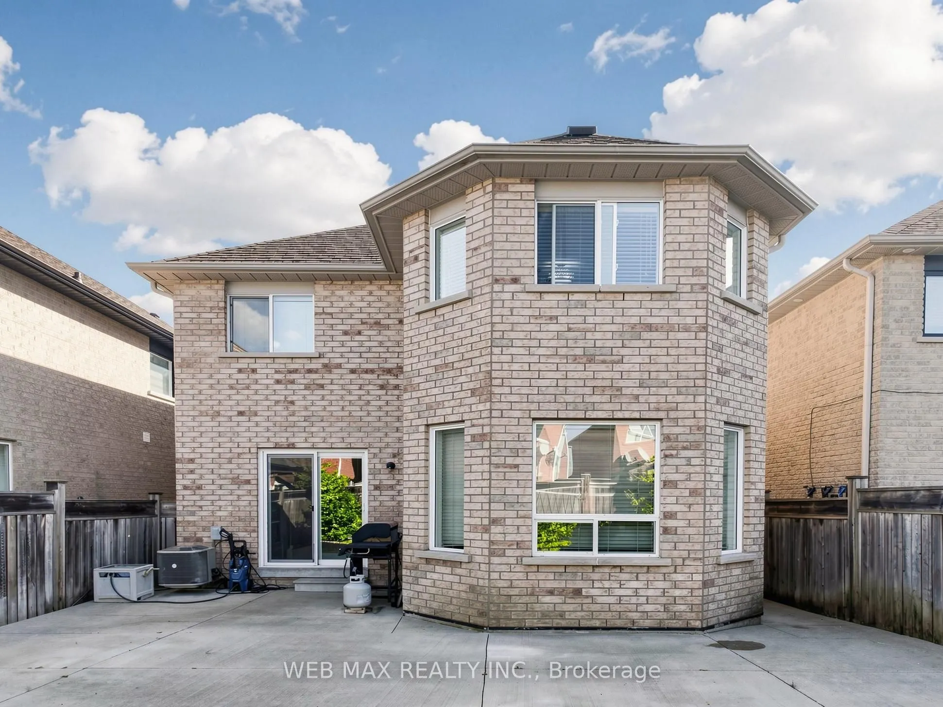 13 Loontail Street N
