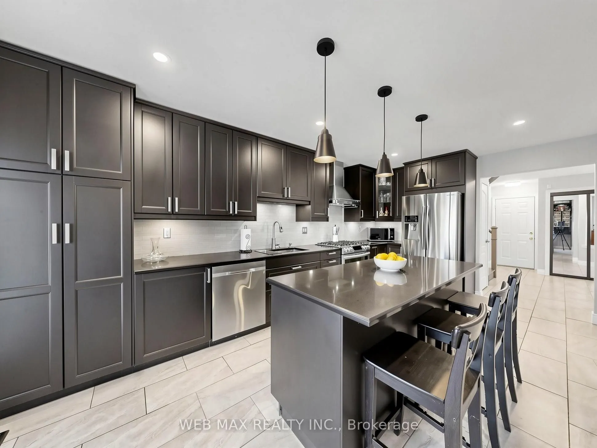 13 Loontail Street N