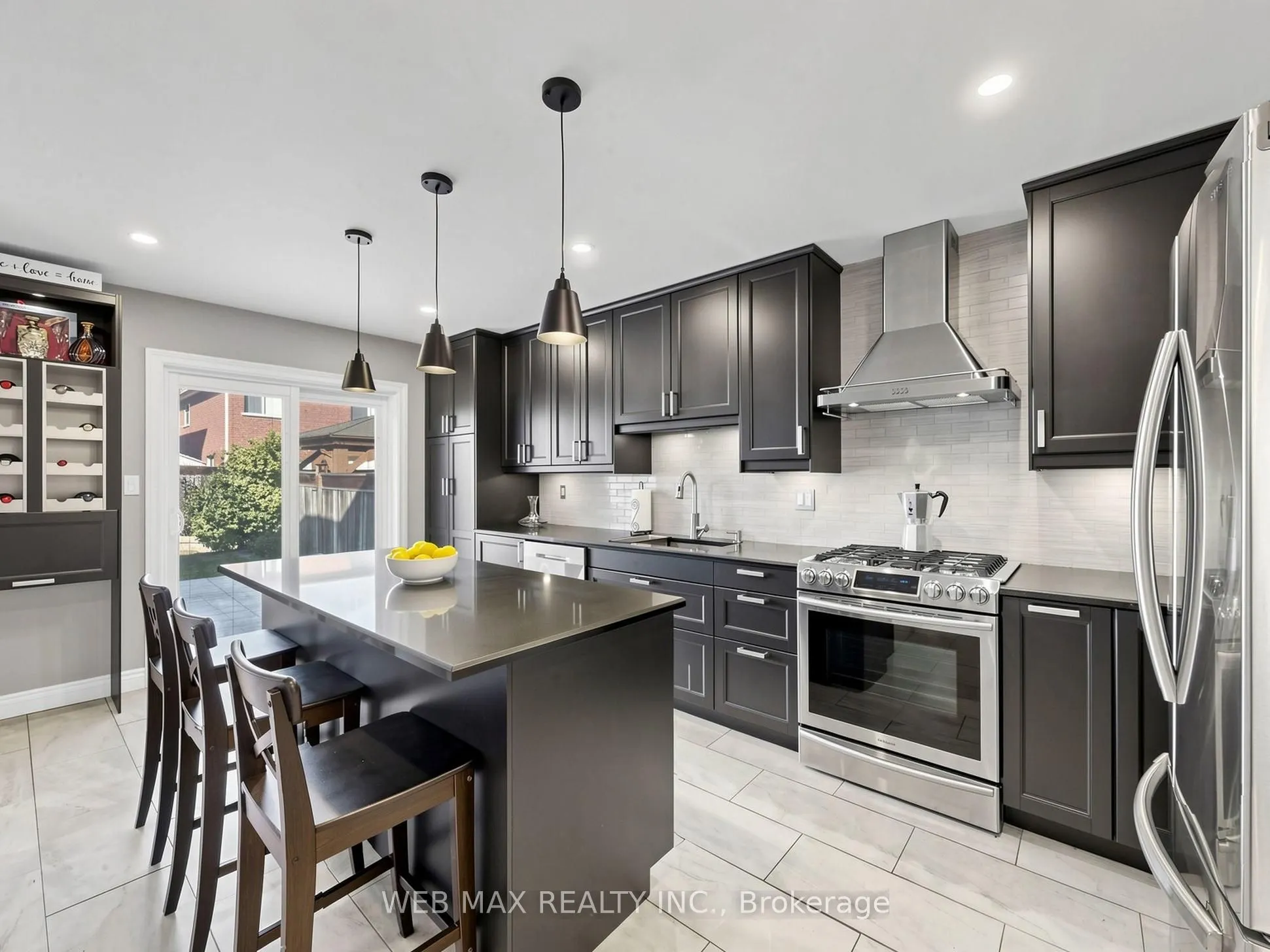 13 Loontail Street N