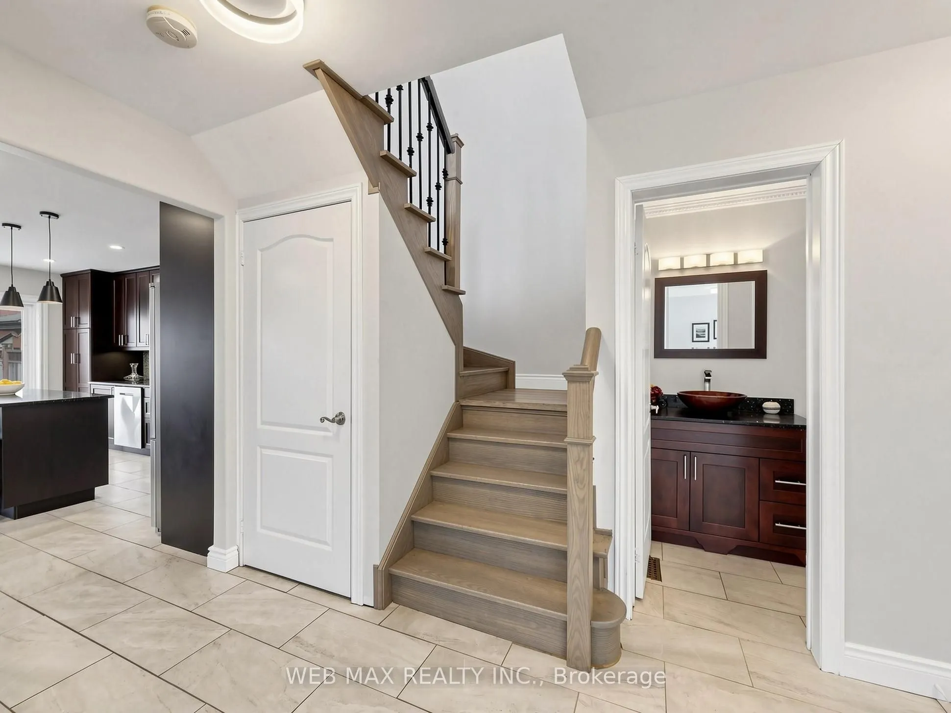 13 Loontail Street N