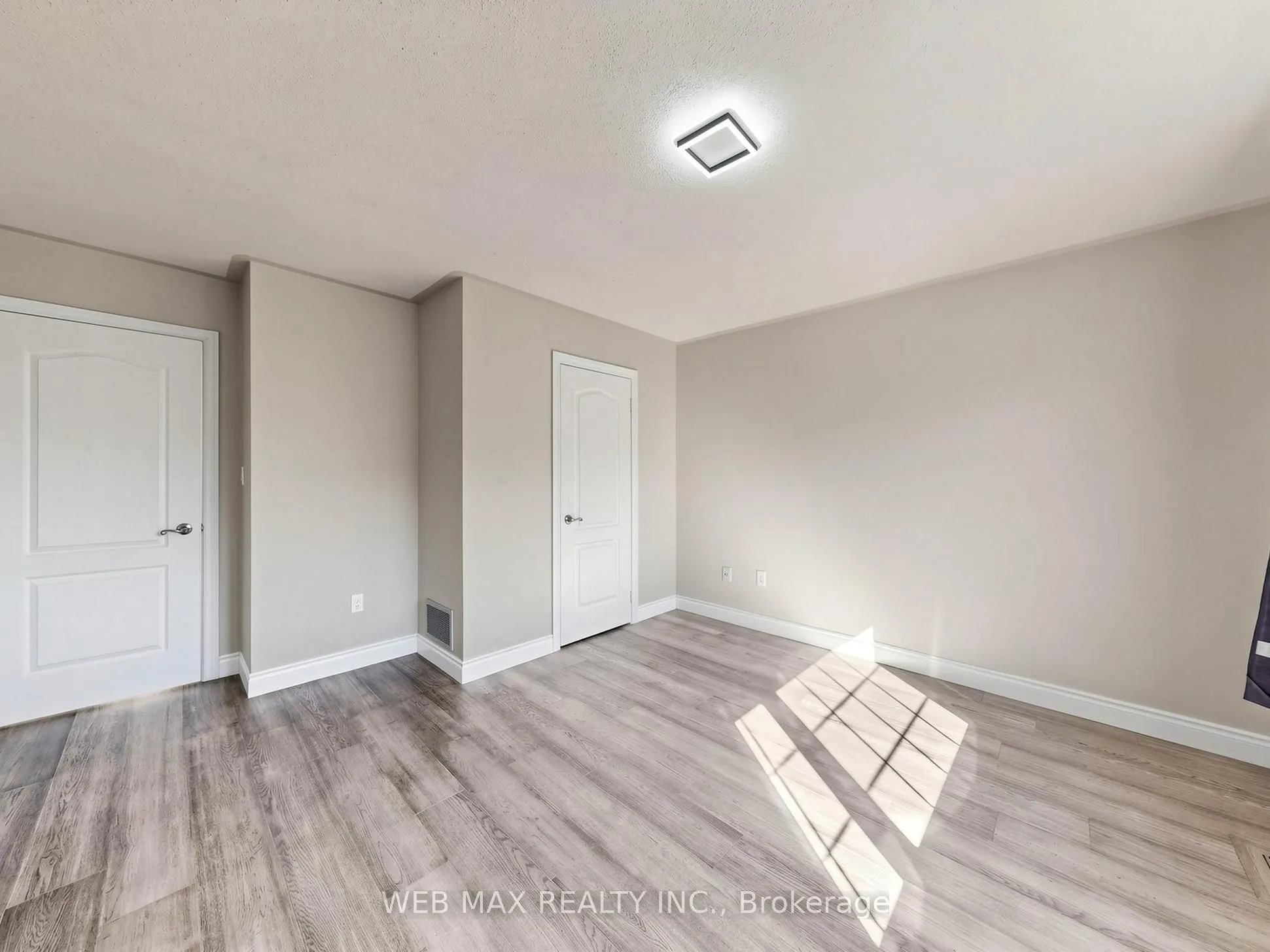 13 Loontail Street N