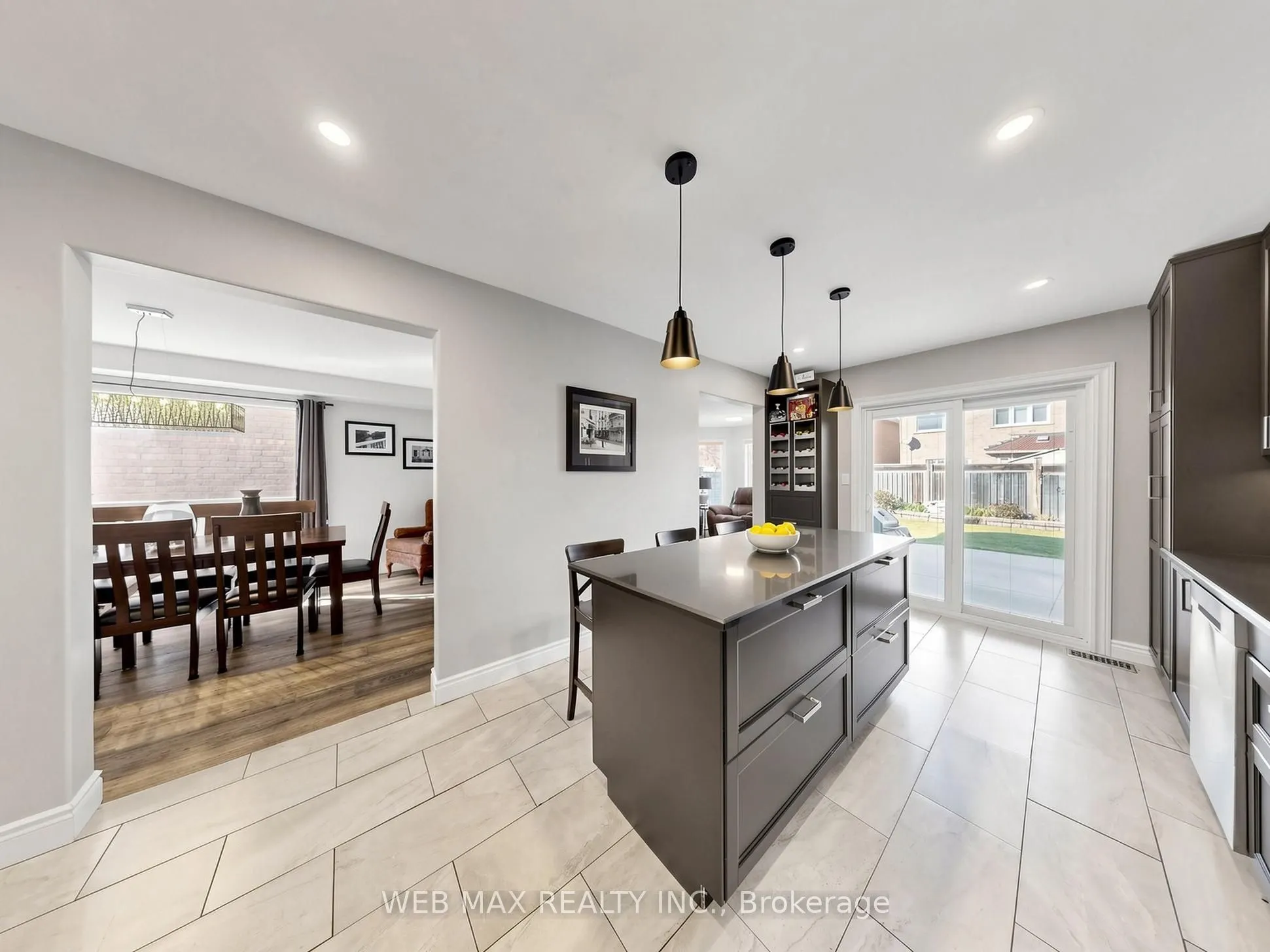 13 Loontail Street N