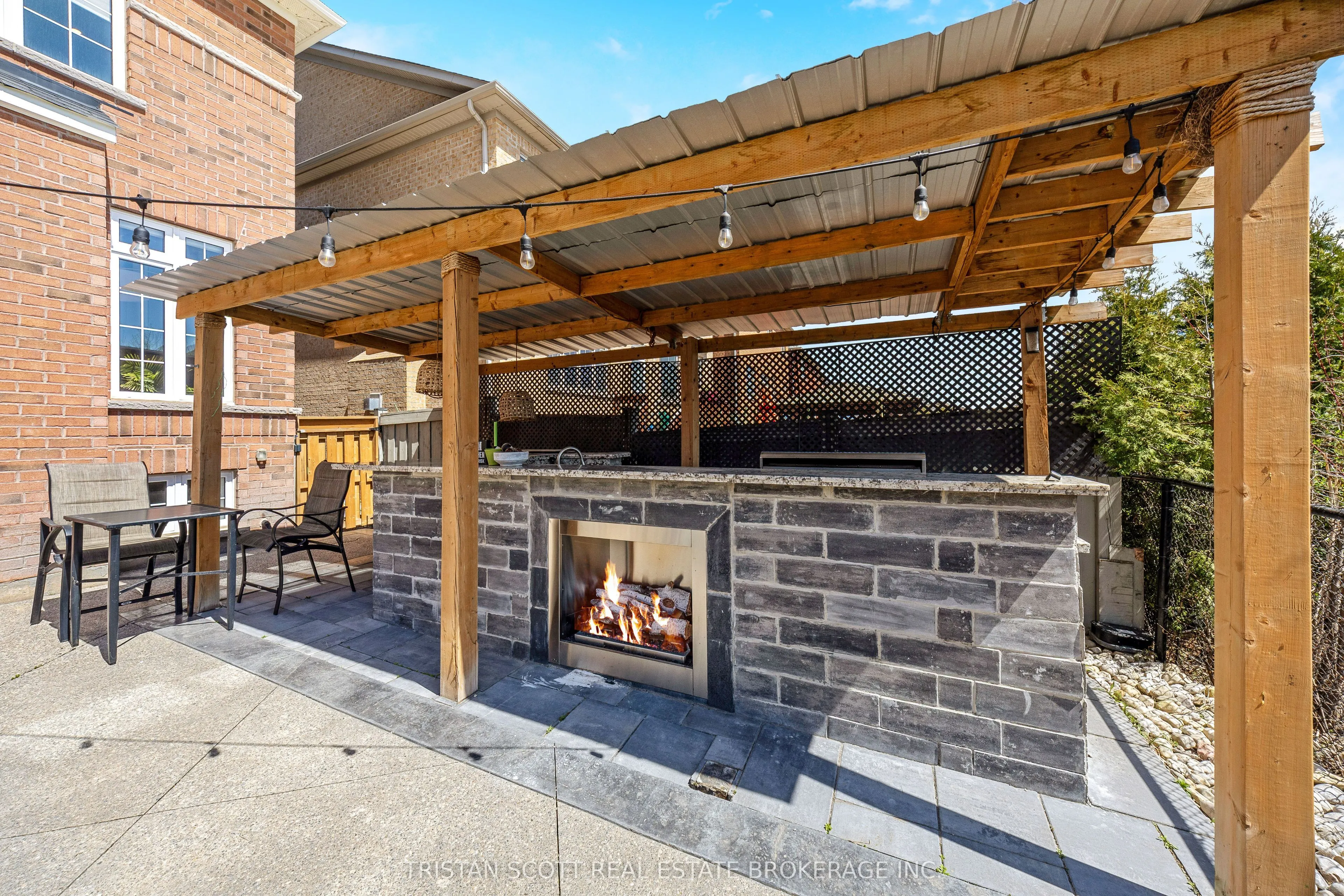 606 Nairn Circle