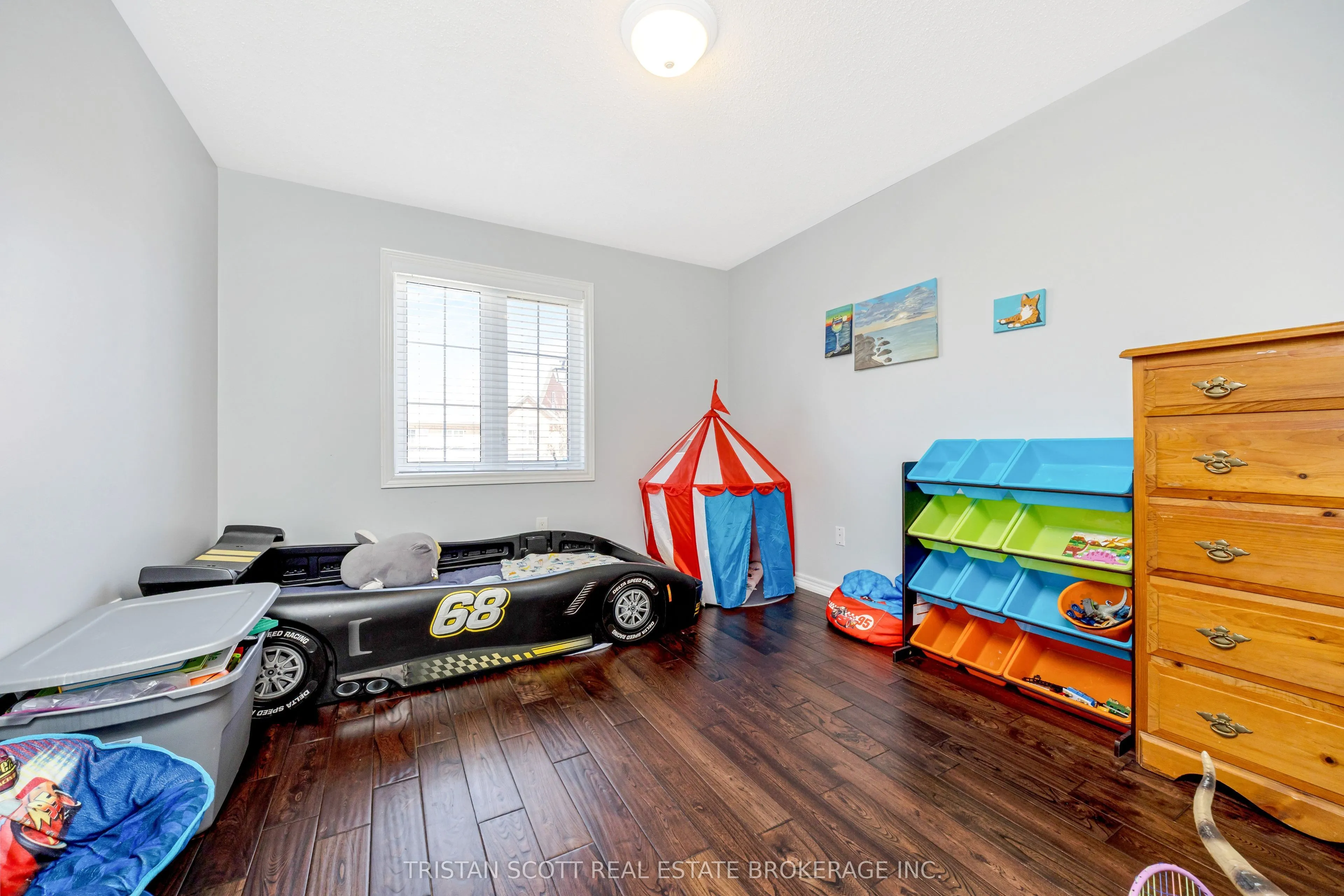 606 Nairn Circle