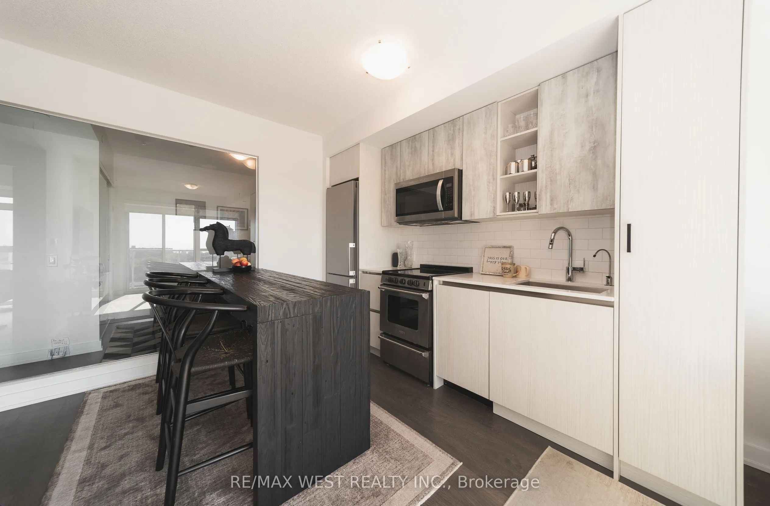 251 Manitoba Street #706