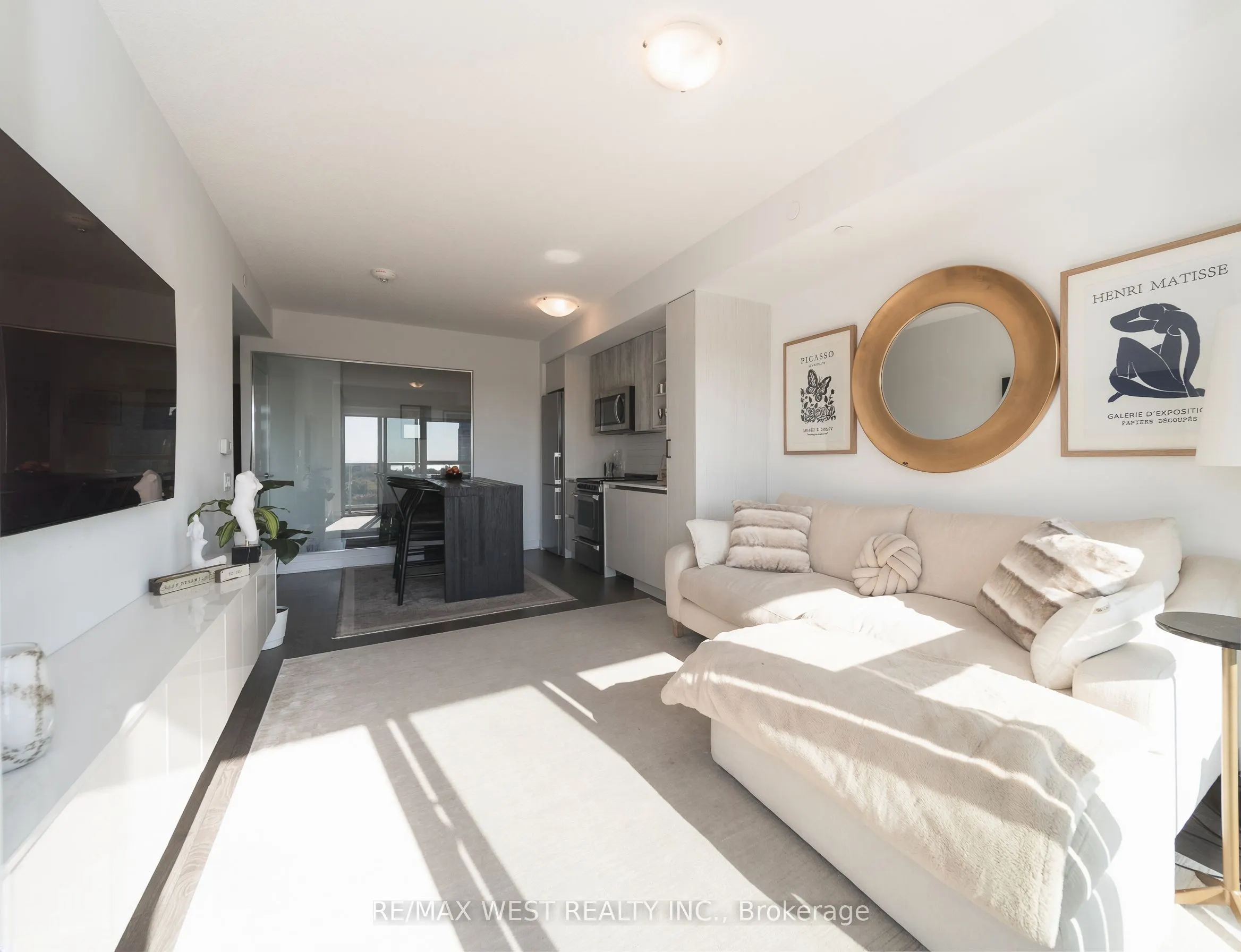251 Manitoba Street #706