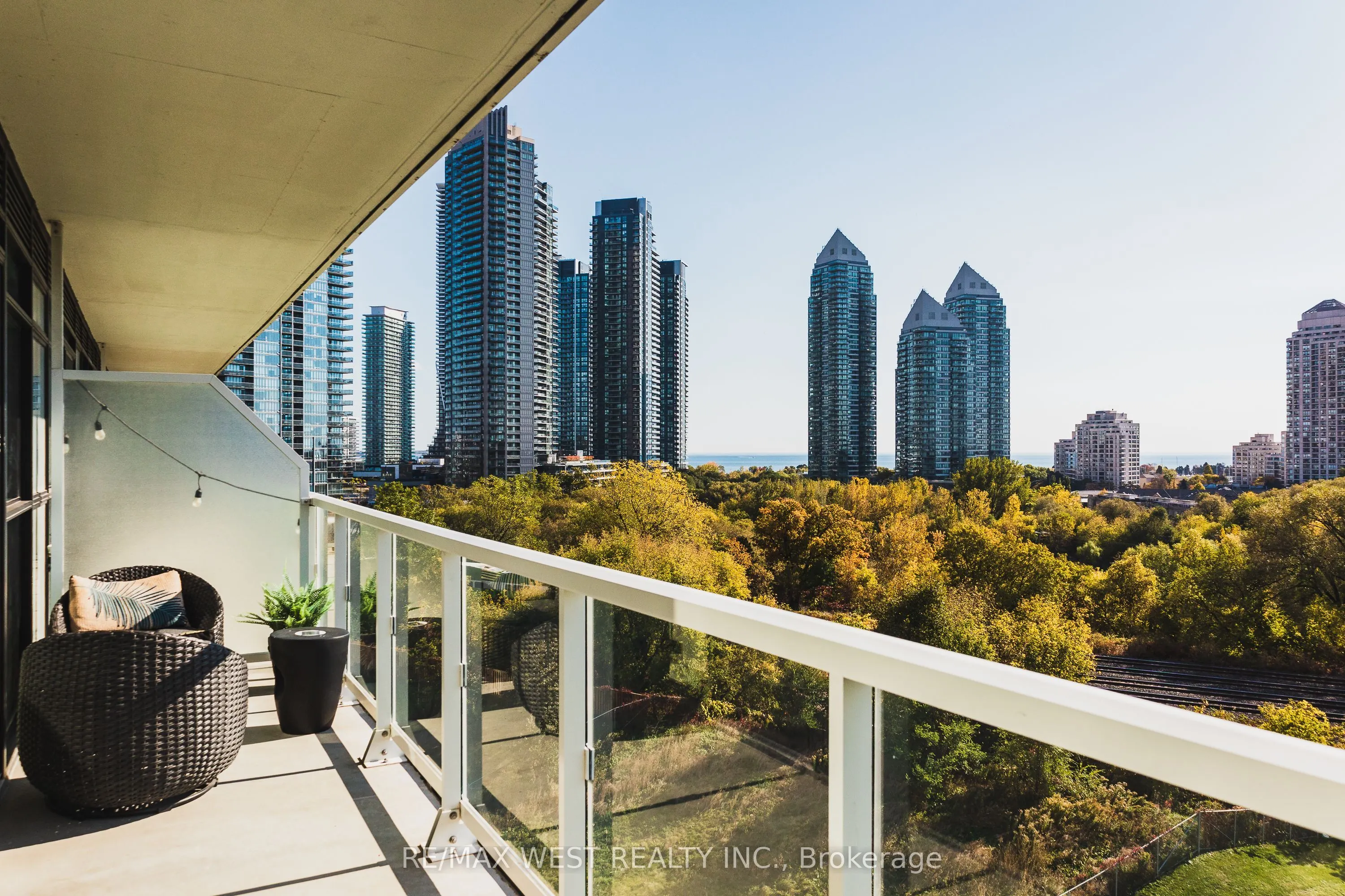 251 Manitoba Street #706