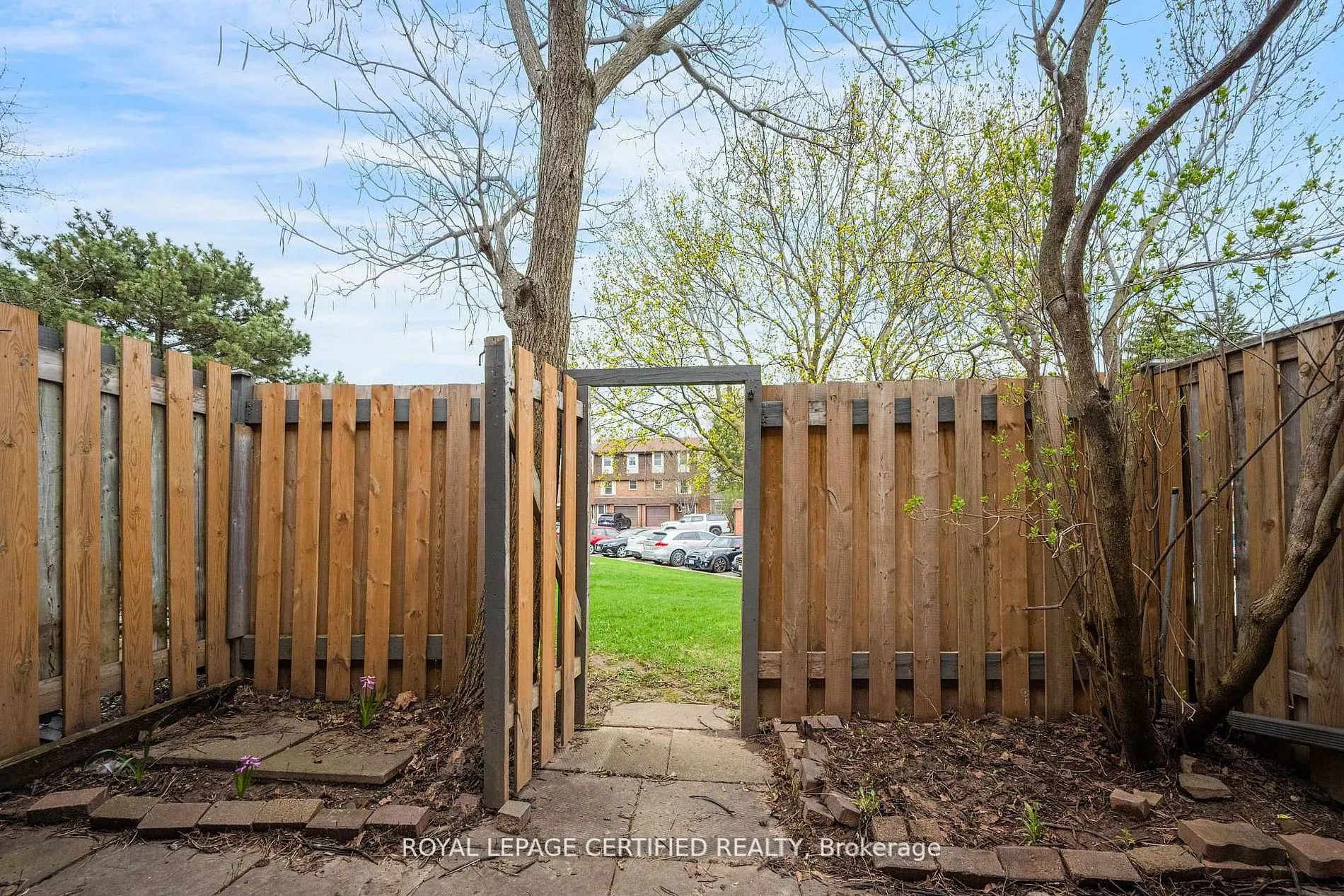 371 Bronte Street S #91
